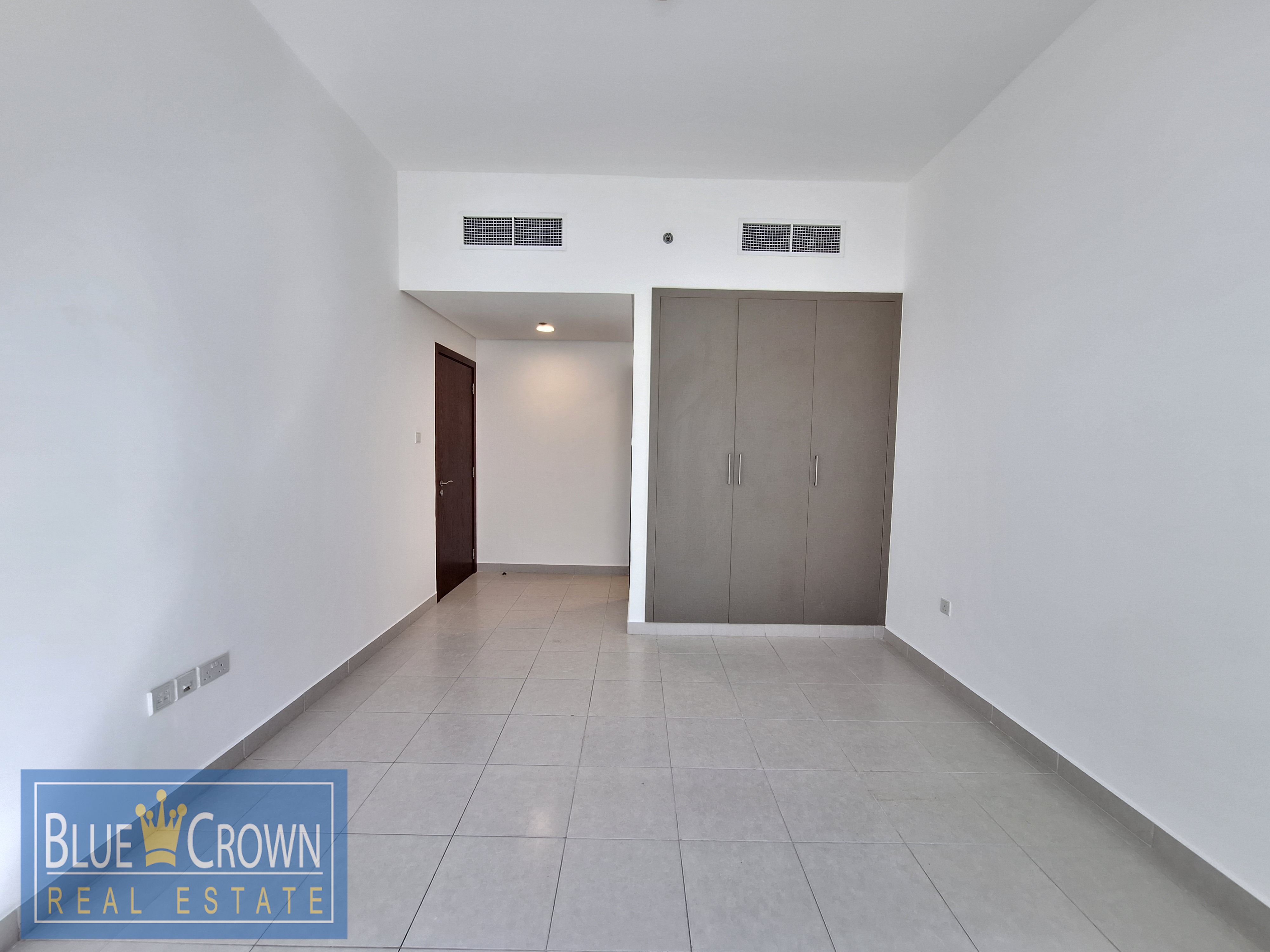 NEAR METRO / 1 BEDROOM / BALCONY / FOR FAMILY