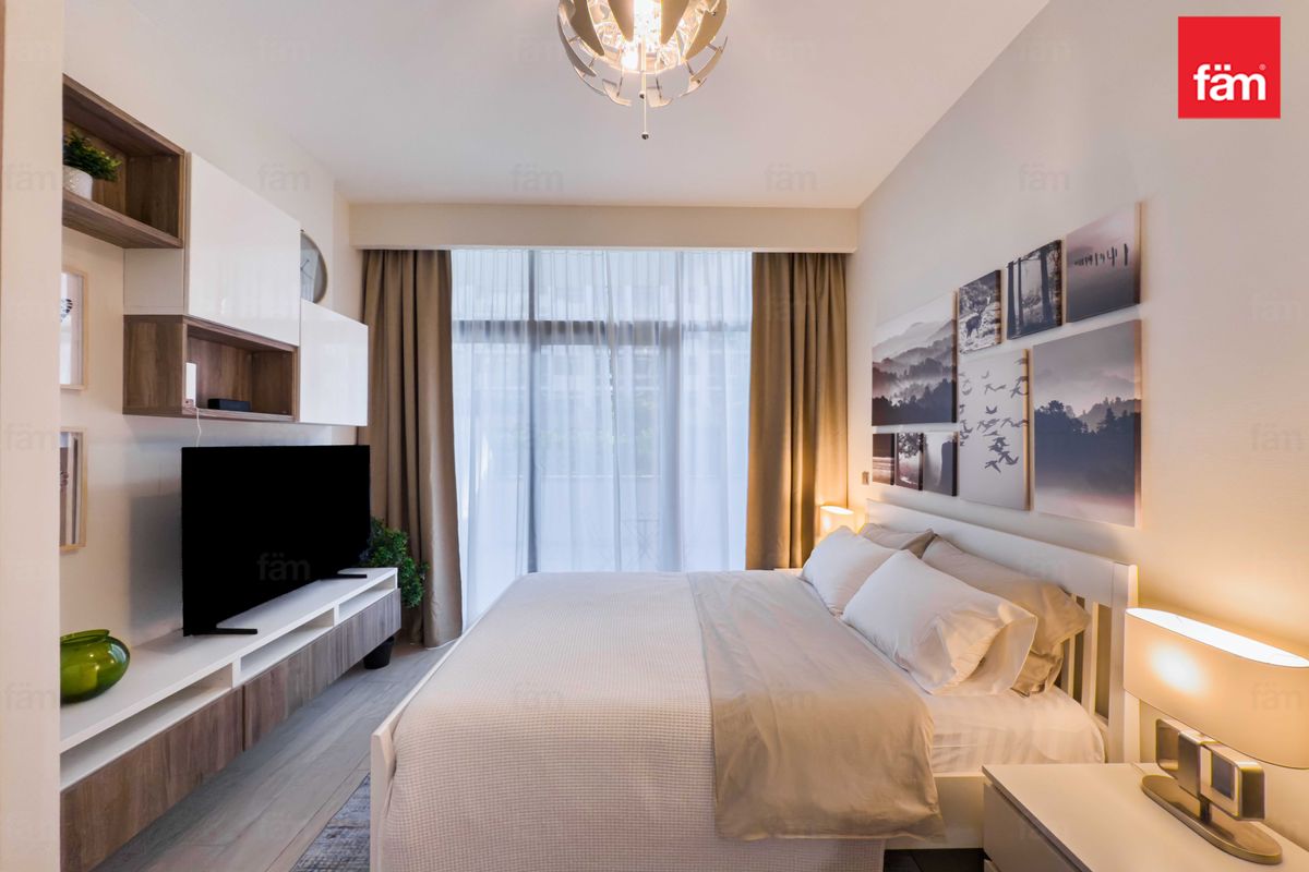Chic Furnished Studio With Direct Pool Access