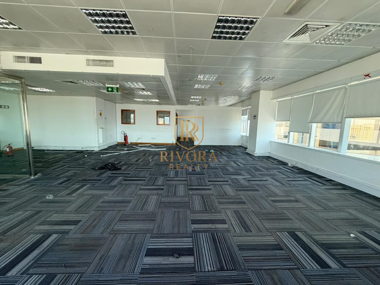 BIG OFFICE I PARTITIONED SPACES I SEA VIEW
