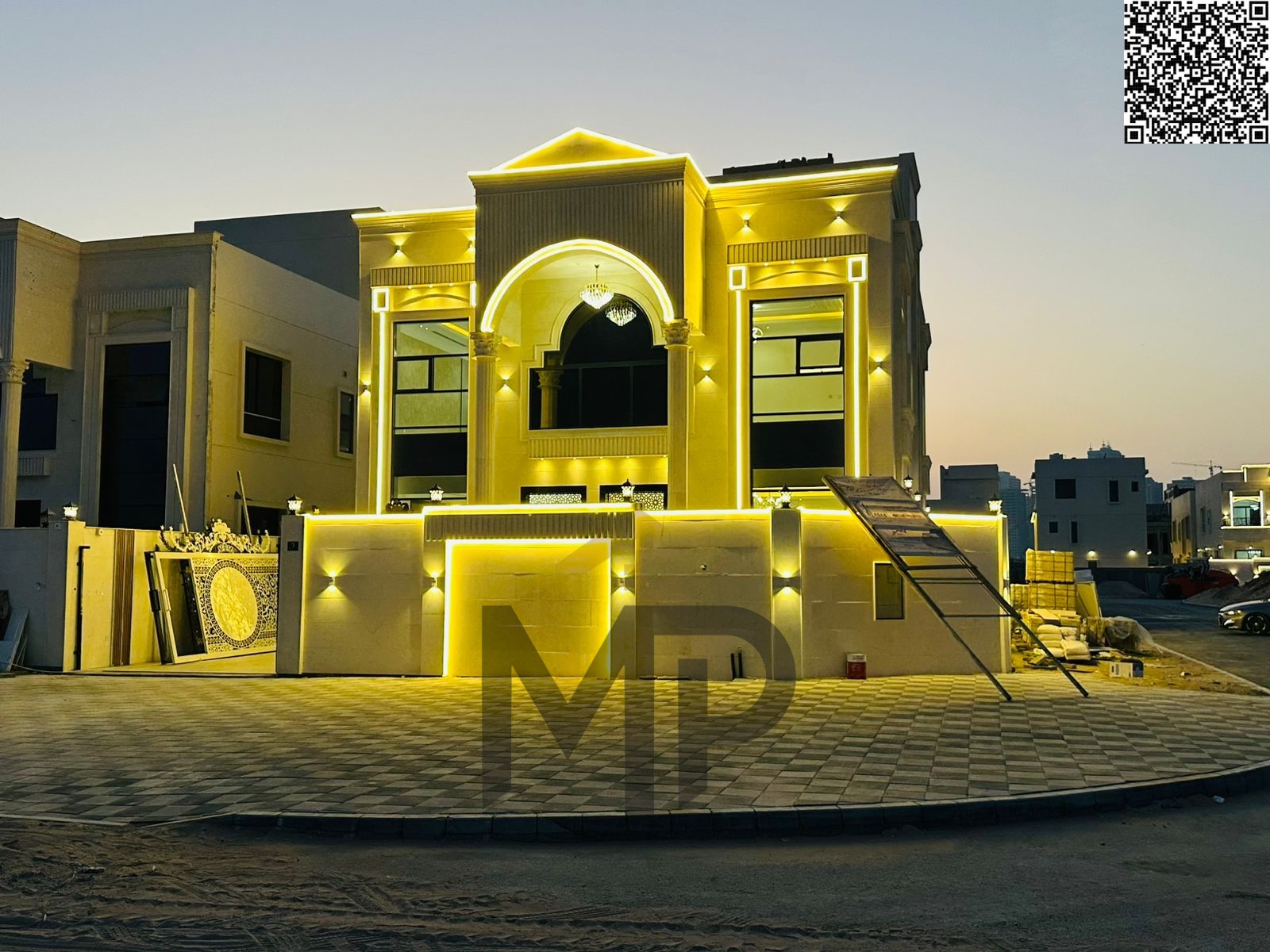 A luxurious classic villa in Al-Haliyo 2 with a roof and a distinctive view, featuring 5 master bedrooms with an elegant design that combines luxury a