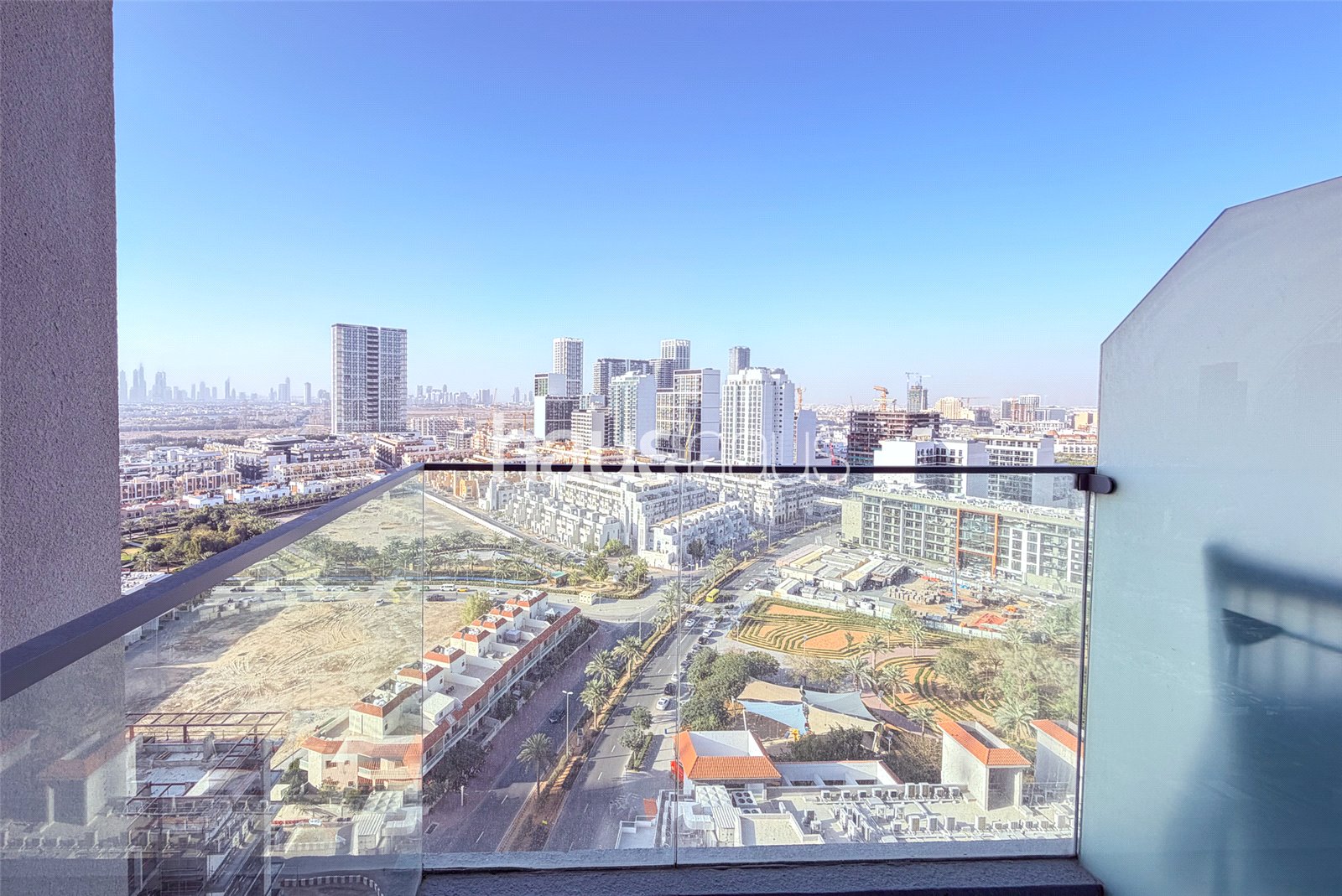 6 Cheques | Pool View | Under New Furnishing