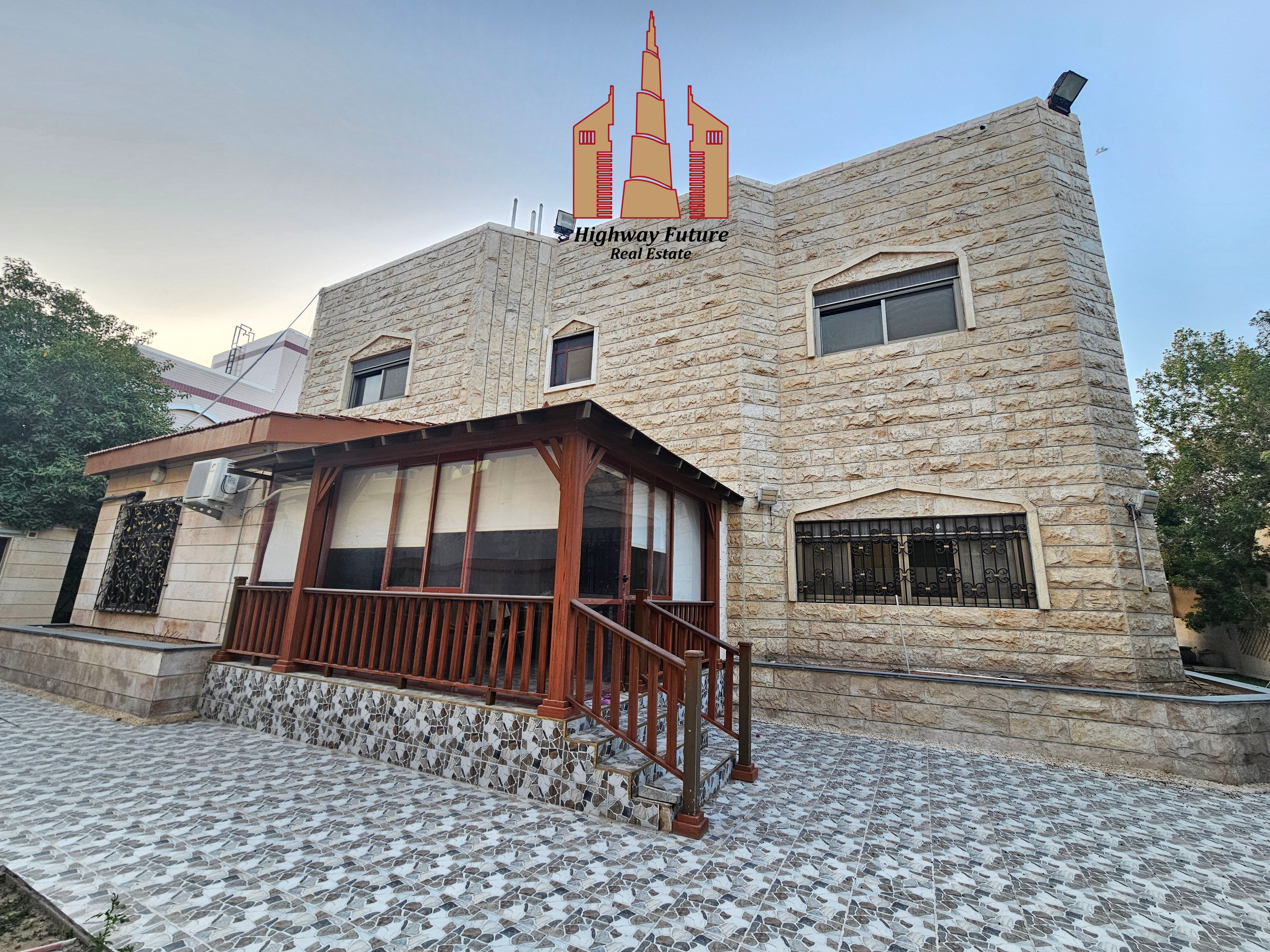 5 Bed room Villa for sale 2 Hall 1 Majlis Maids room wachman room store room gardan parking 4m