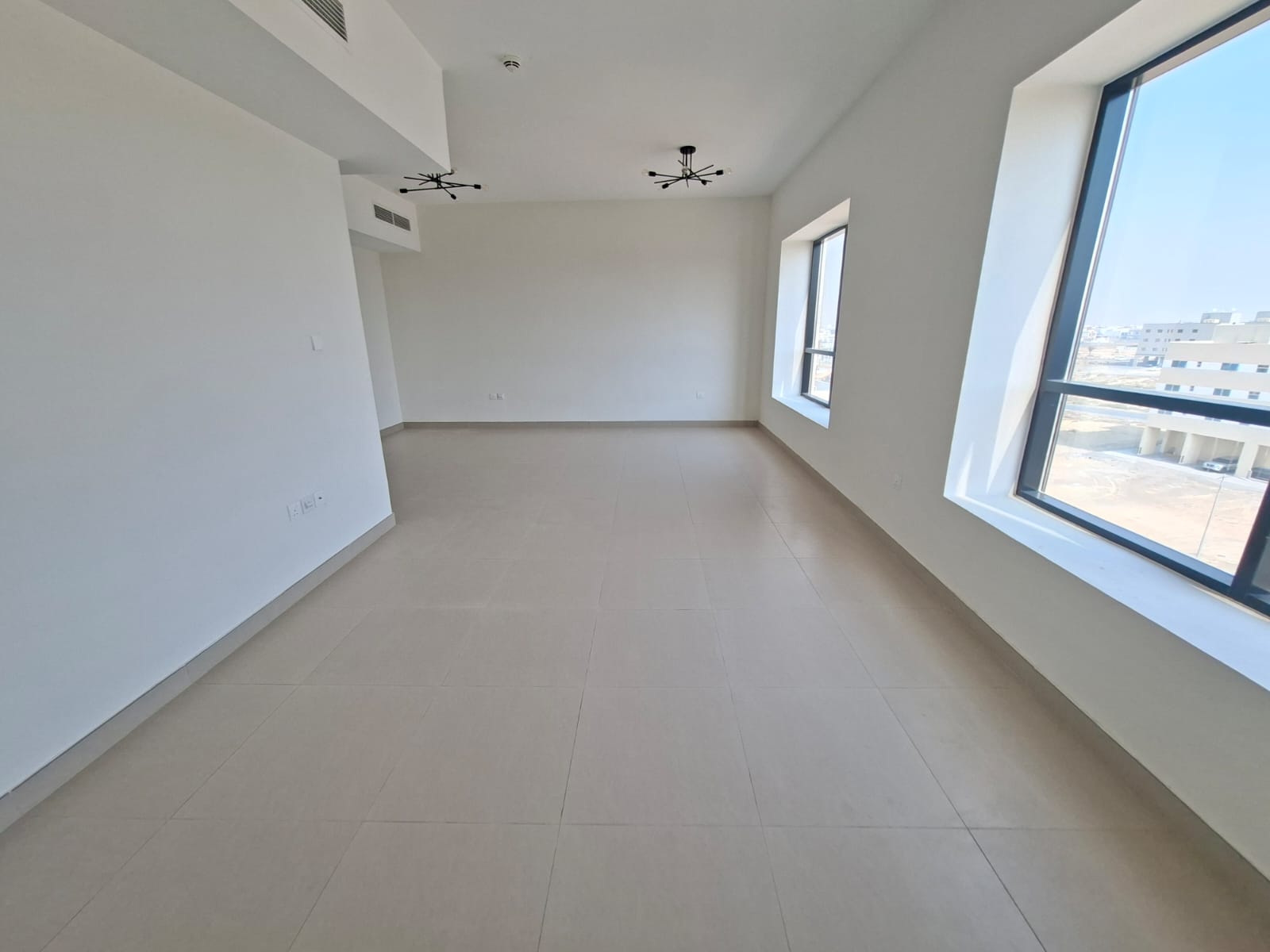Lxury and brand new apartment 2bhk 4wachroom maid room prim location sharja