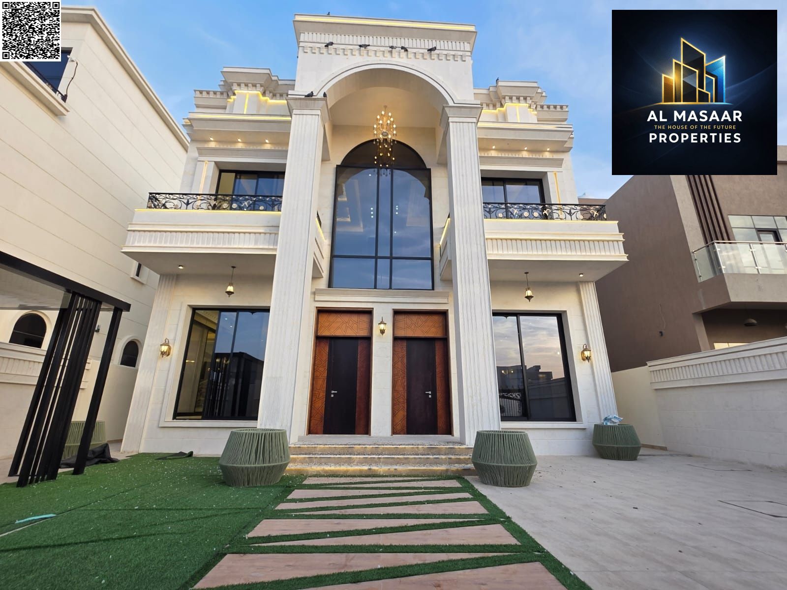 Classic villa with custom finishing and a full stone facade, price includes electricity, water, and air conditioning.