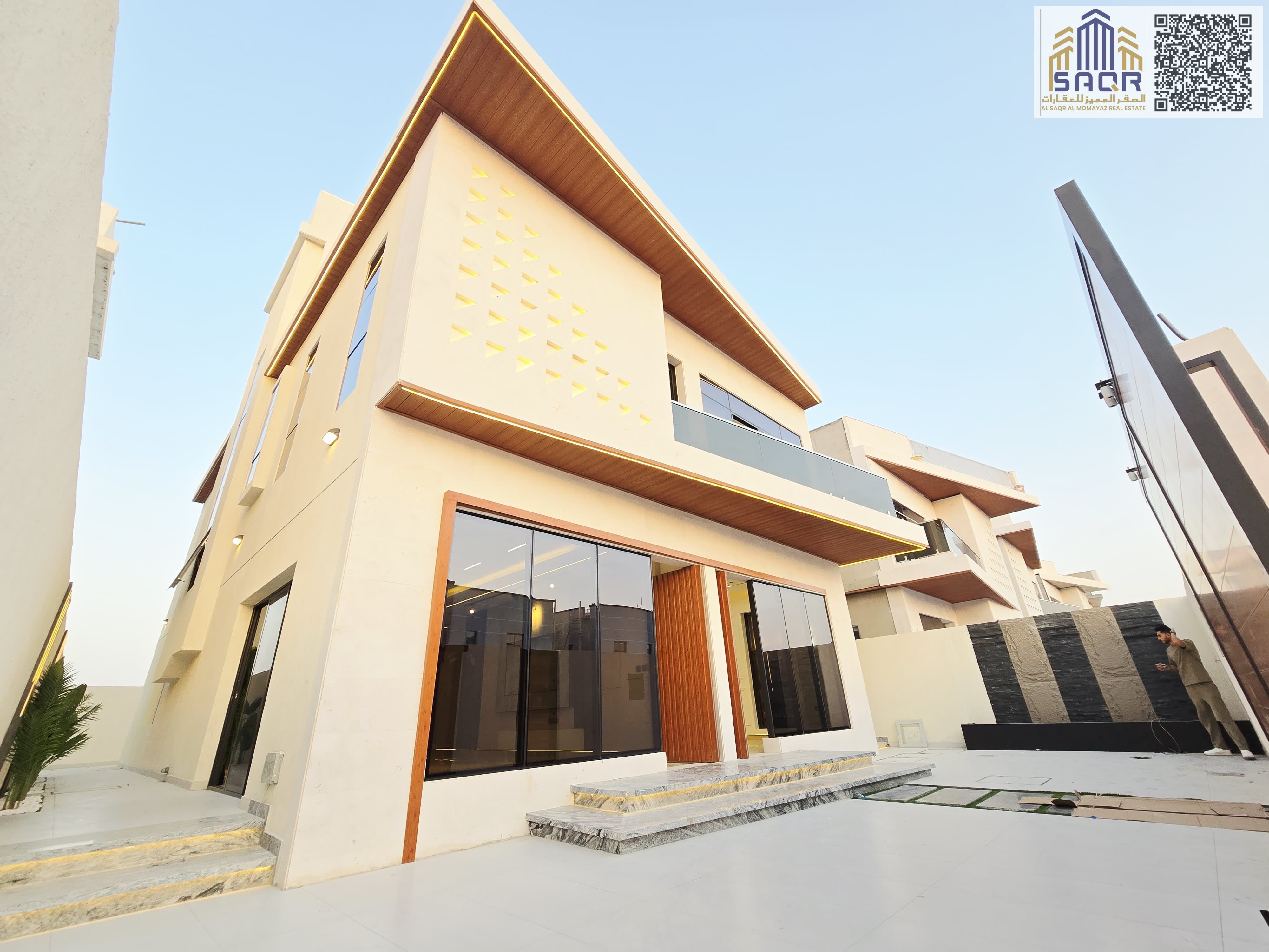 Elegantly designed villa, two floors and a roof, registration included
