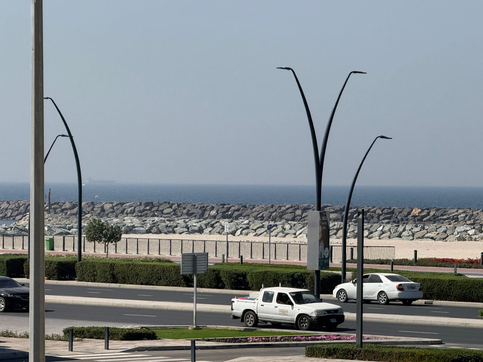 A villa with sea view, indoor parking, and spacious interiors, in a prime, vibrant location close to cafés, shops, all services, and easy access to th