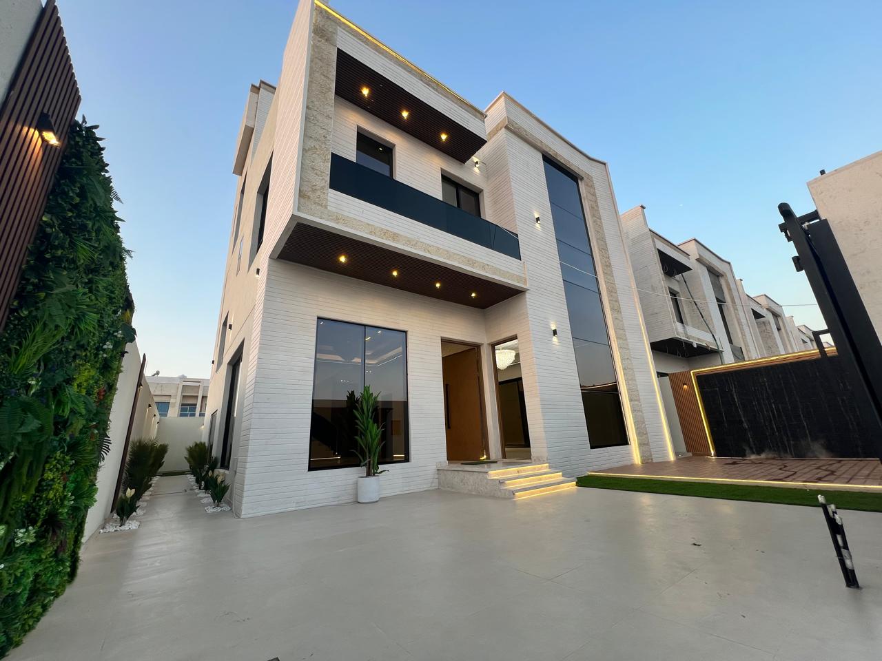 Villa with a yard, super deluxe finishing, central air conditioning, and includes registration and ownership fees.