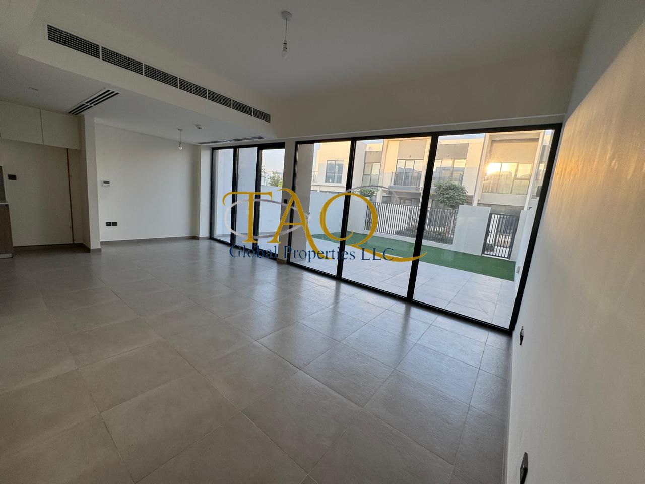 BRIGHT 3BR+MAID'S l SINGLE ROW l CLOSE TO PARK & POOL l