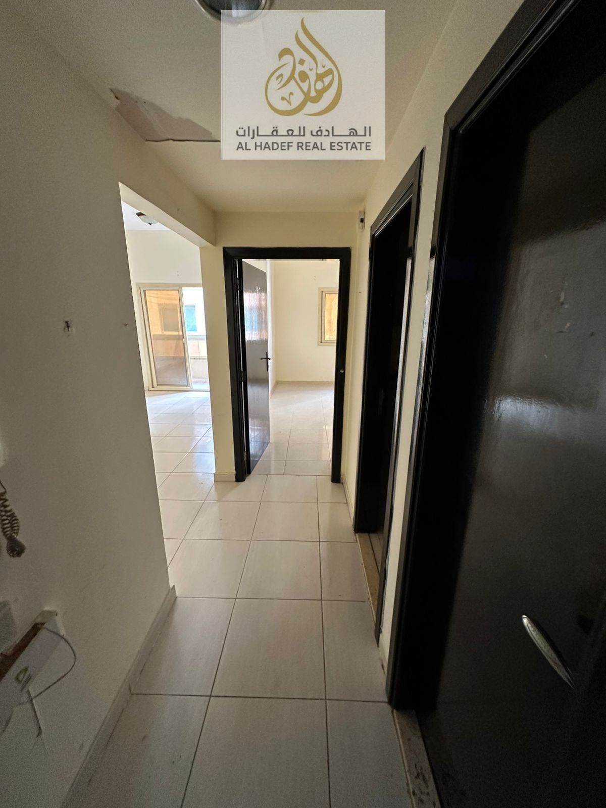 A room and a living room with a bathroom, a large area, a separate living room, and a very distinguished location close to all services and the bus st