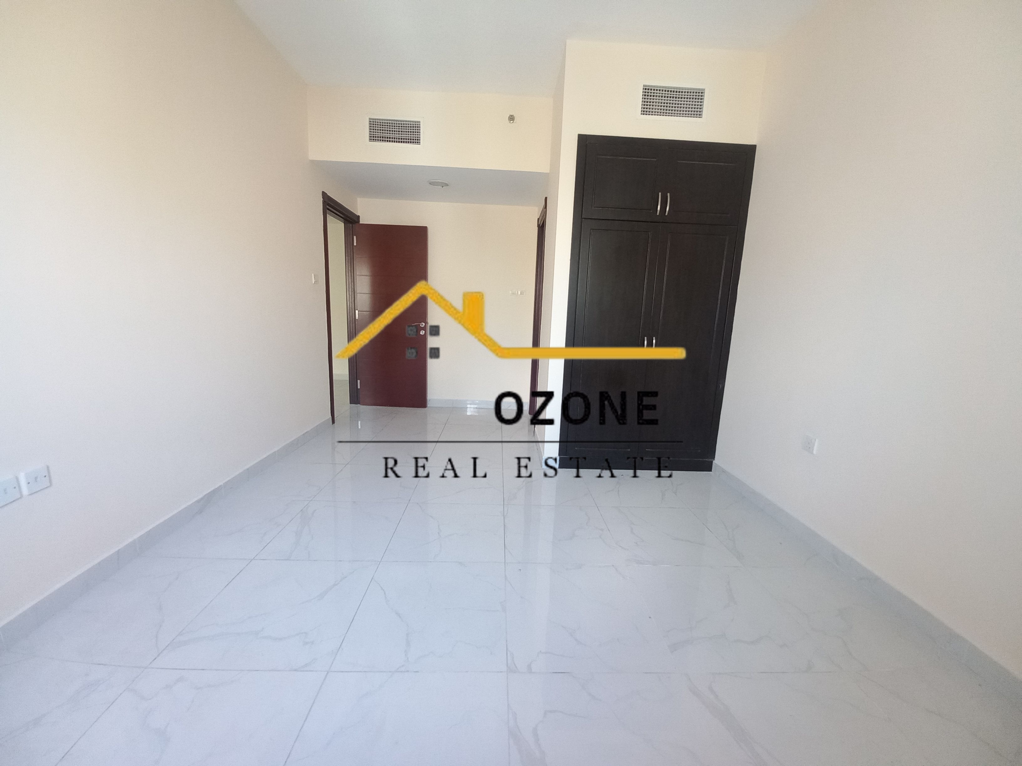 Hot Offer 30 Days Free Spacious 1BHK With Wardrobe and Balcony