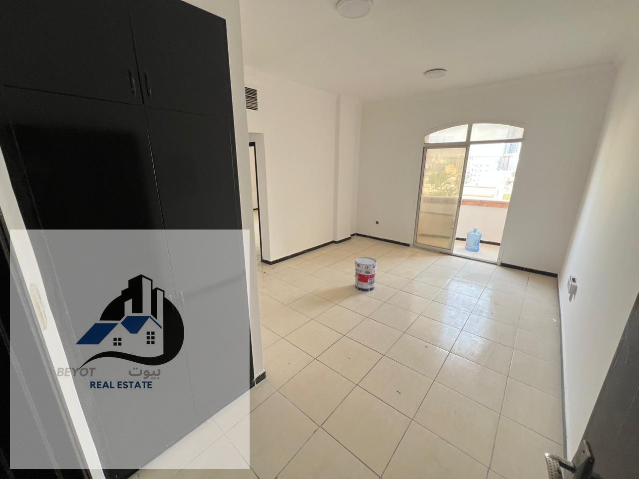 Apartment for Rent in Ajman – Al Rashidiya 3 Traffic Street A well-maintained 1 Bedroom + Living Room apartment, ideal for families, locat