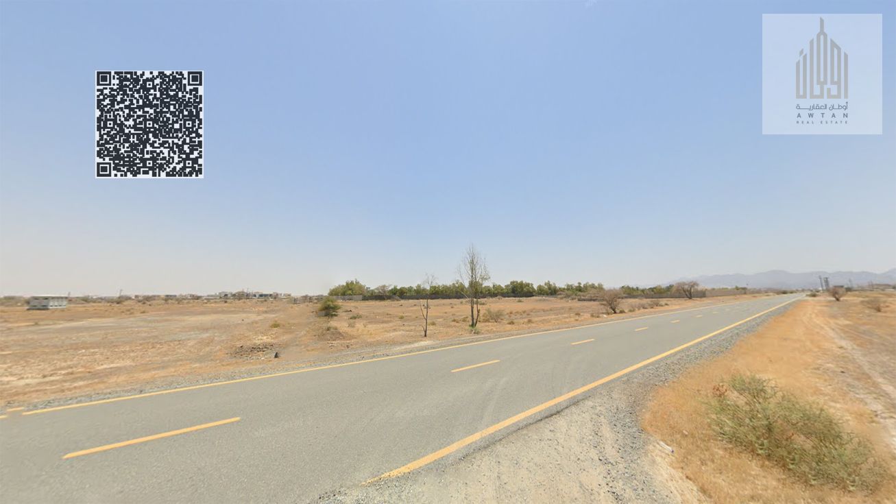 Commercial land in Manama, Block 8, in an excellent location