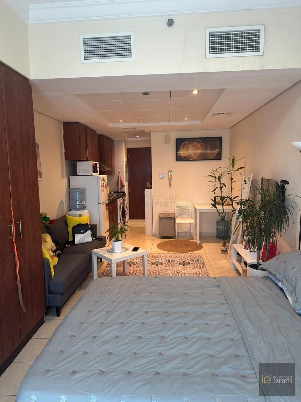 Modern Studio | Walk to Metro | Well Maintained