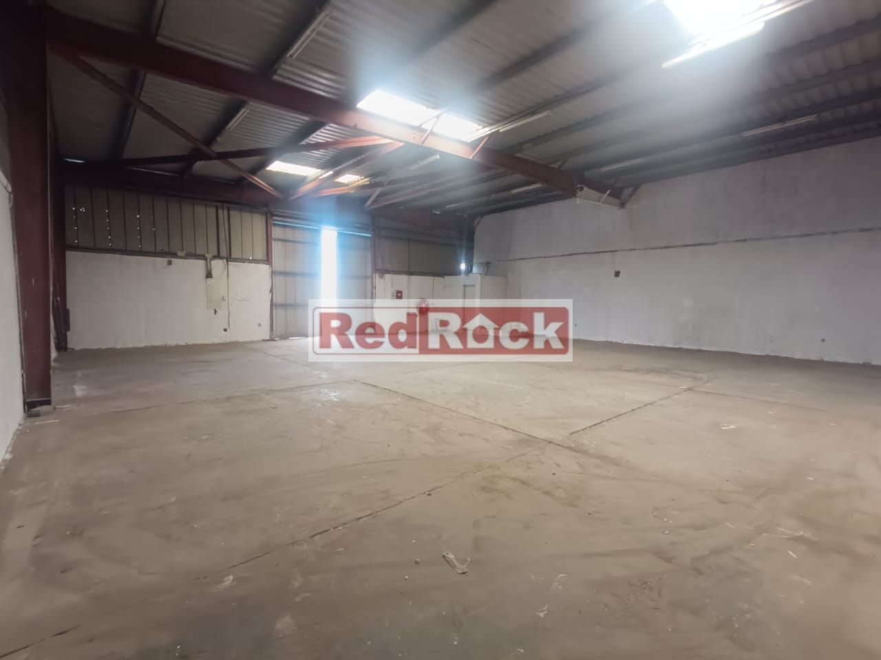 Efficient Pillarless Warehouse On the Road in Prime Location