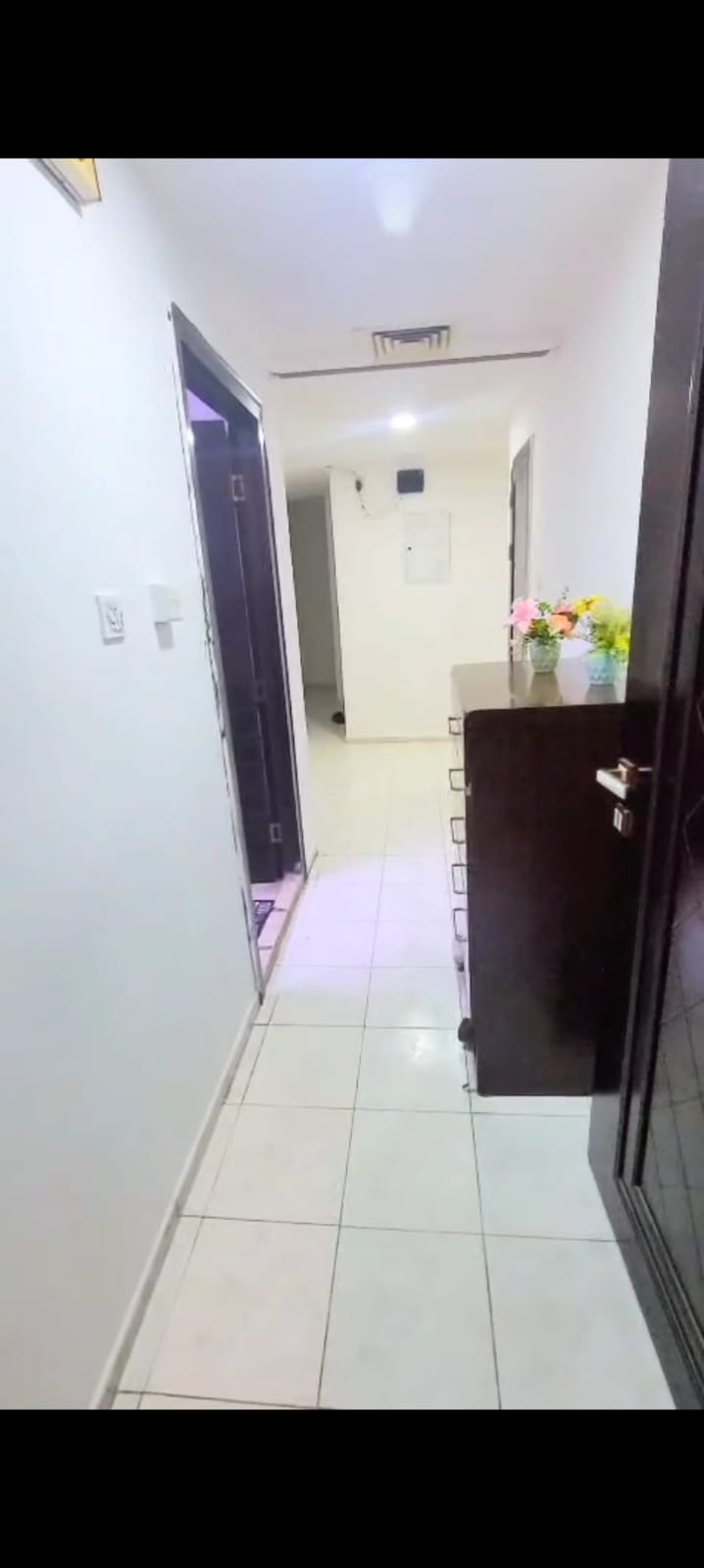 Apartment for sale in Al Majaz 2 facing the park, 2 bedrooms and hall, 1000 sqft, AED 450,000, partitions will be removed after sale.