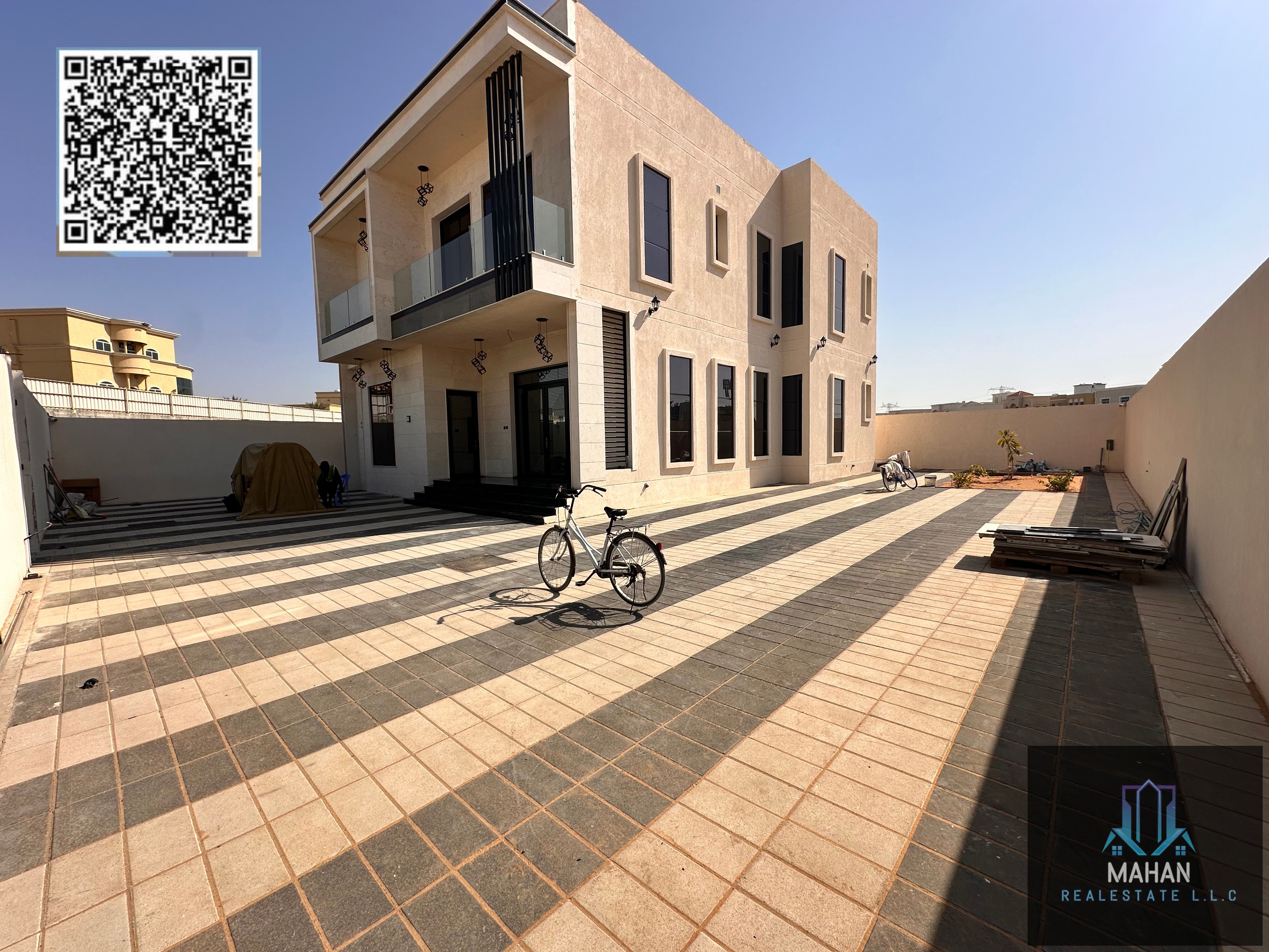 5 bedroom villa majlis hall land 6200 square feet bulit 4500 square feet