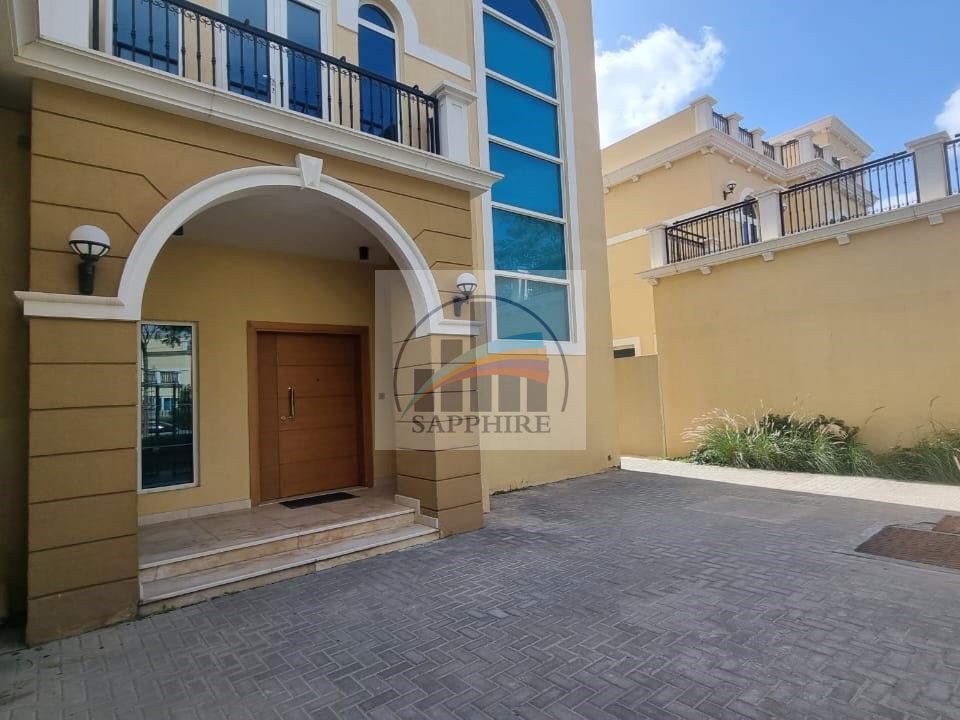 Elegant 4 BR Legacy Nova Villa in Jumeirah Park