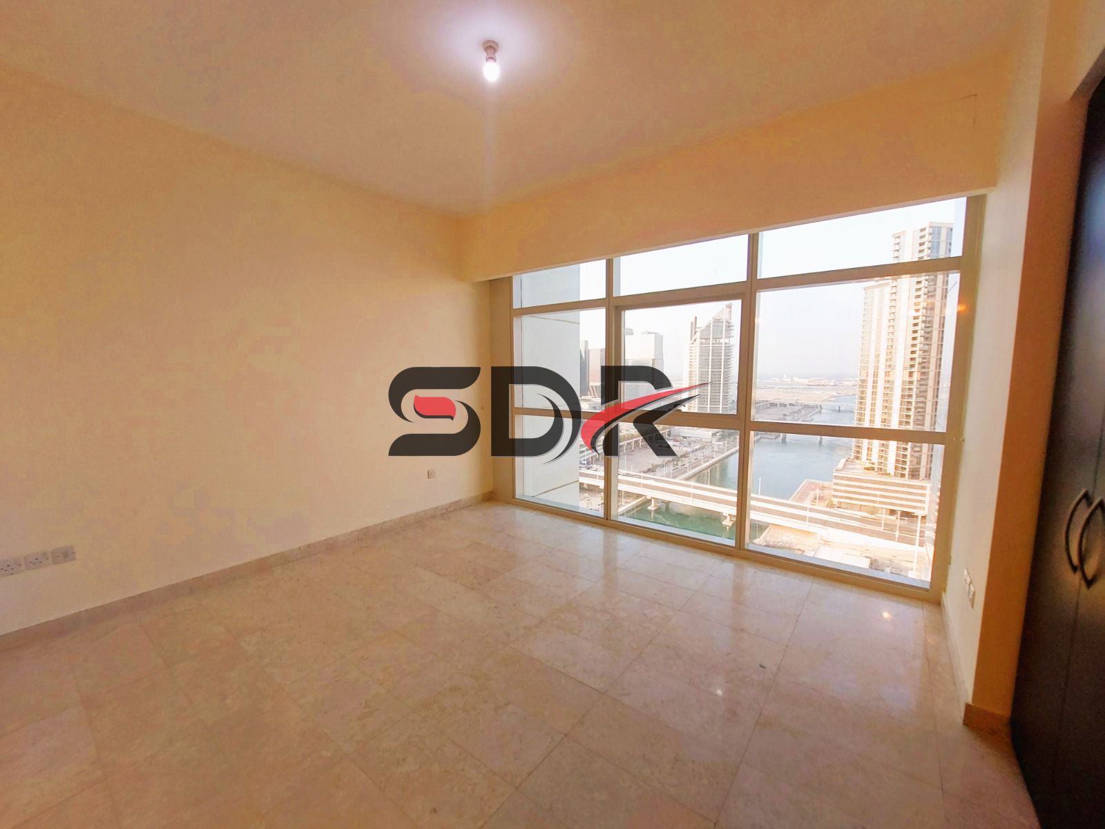Hot offer/Spacious 2 Bedroom Apartment With Close Kitchen/Great Layout