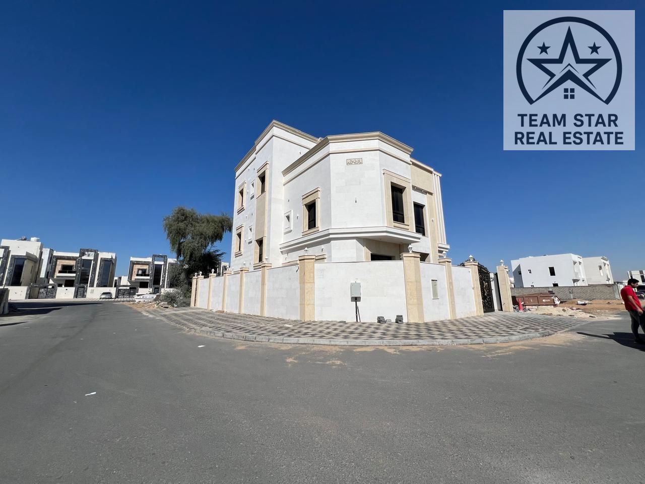 corner villa for rent in Al Zahia, featuring 6 spacious bedrooms with a roof