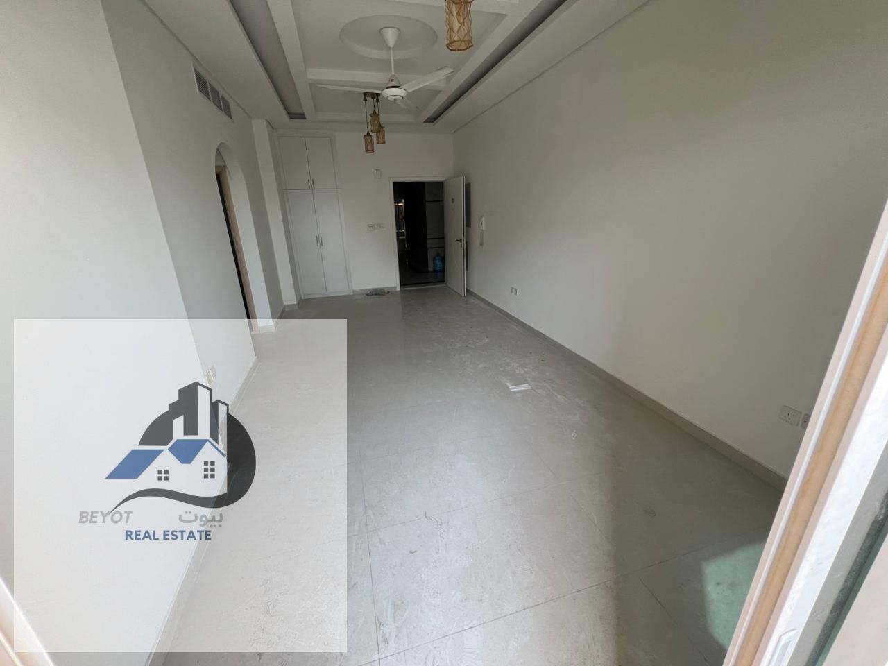 English: For Rent – 2 Bedroom Apartment with Living Room in Al Muweihat 3, Ajman Location: The apartment is located in Al Muweihat 3, very close to