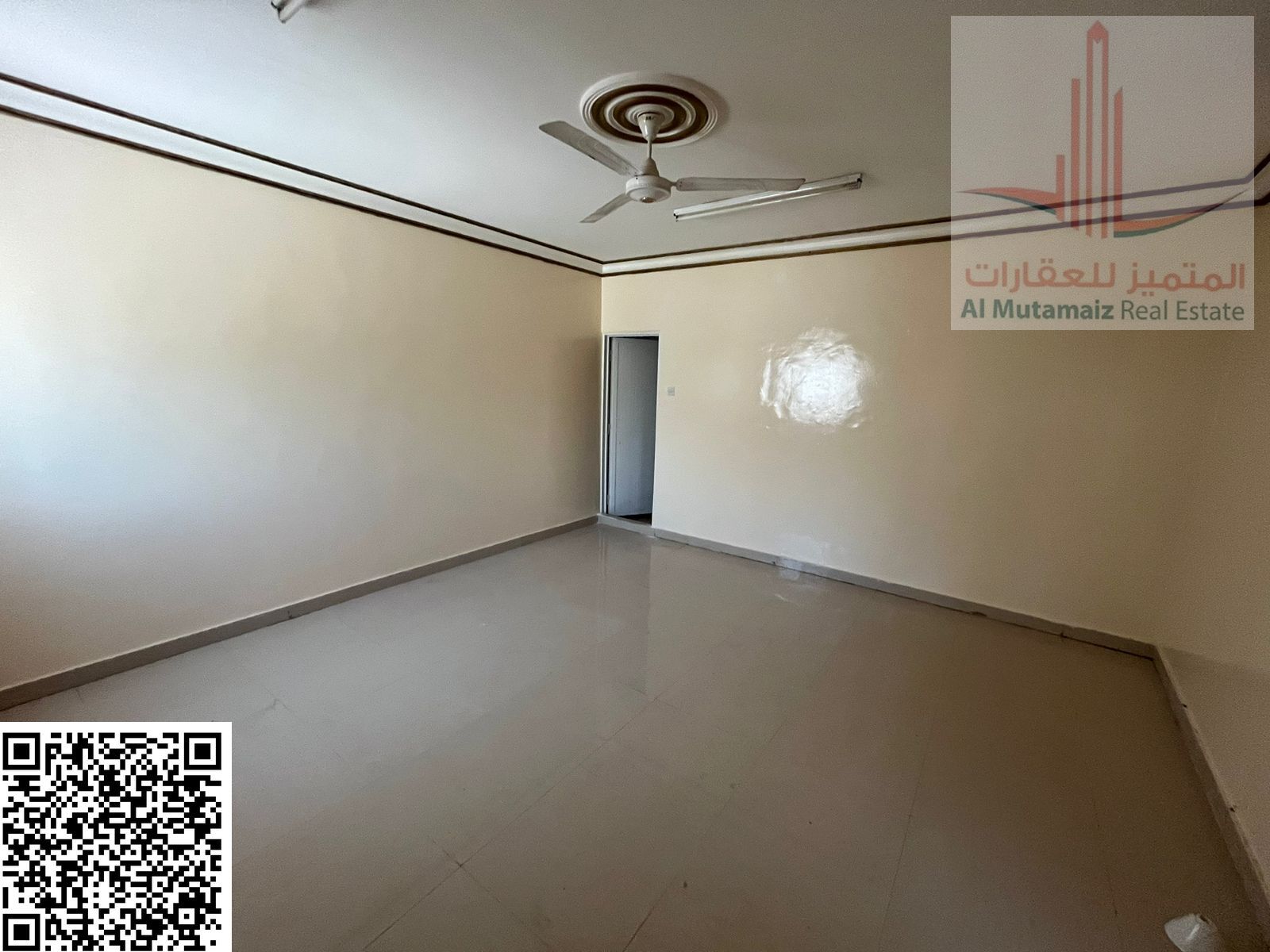 For sale: Old, unfurnished villa with 4 rooms and a large yard in Al-Rumaila, area 4553 sq ft. Asking price: 2 million and 100