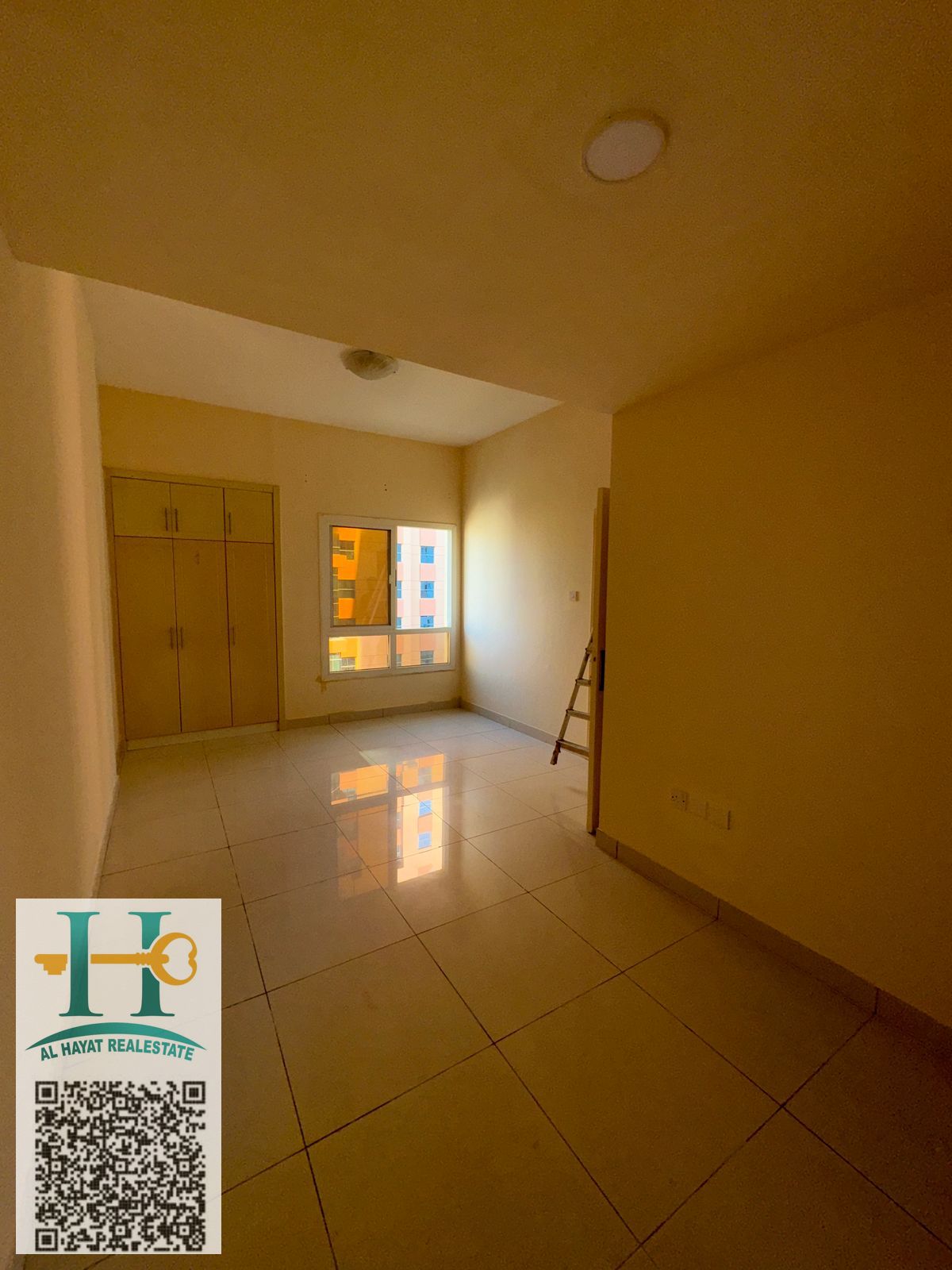 One-bedroom apartment for rent in Al Nuaimiya 1 – Al Waha Street. The apartment consists of a master bedroom with built-in wardrobes, a spacious living room, and 2 bathrooms.