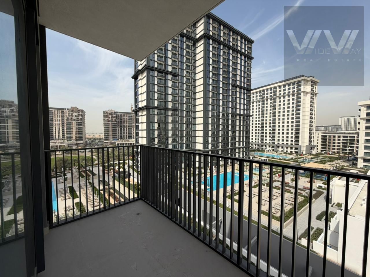 PARK HORIZON PERFECTION | HIGH FLOOR WITH EXPANSIVE VIEWS | READY TO MOVE IN