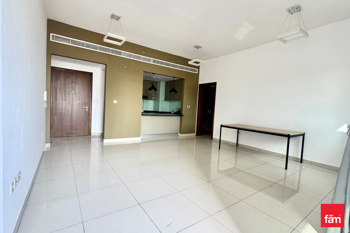 Vacant | Bright And Spacious | Corner Unit