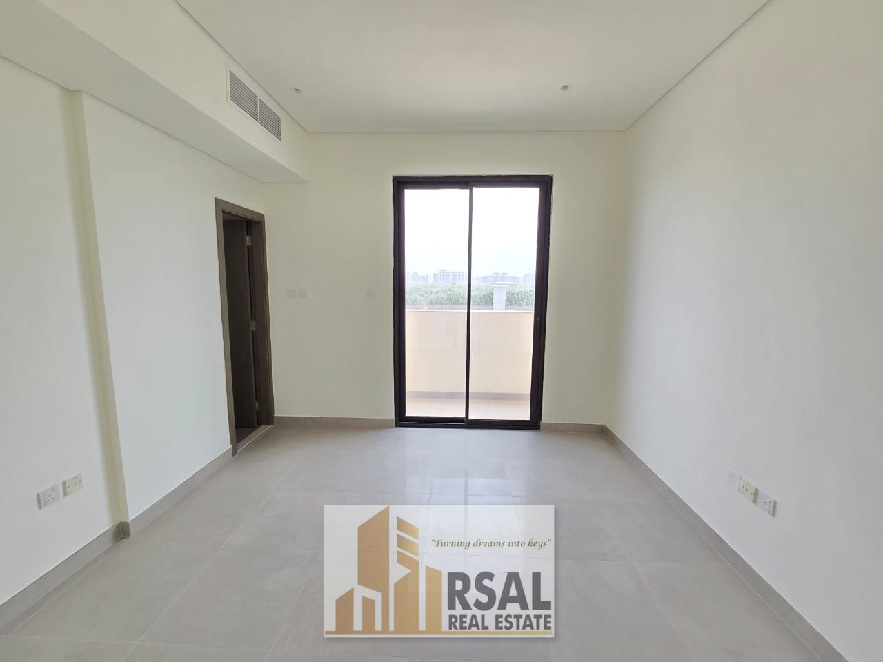 No comession Brand Nwe 1BHK Appartment with wardroobs and 12 cheque payments