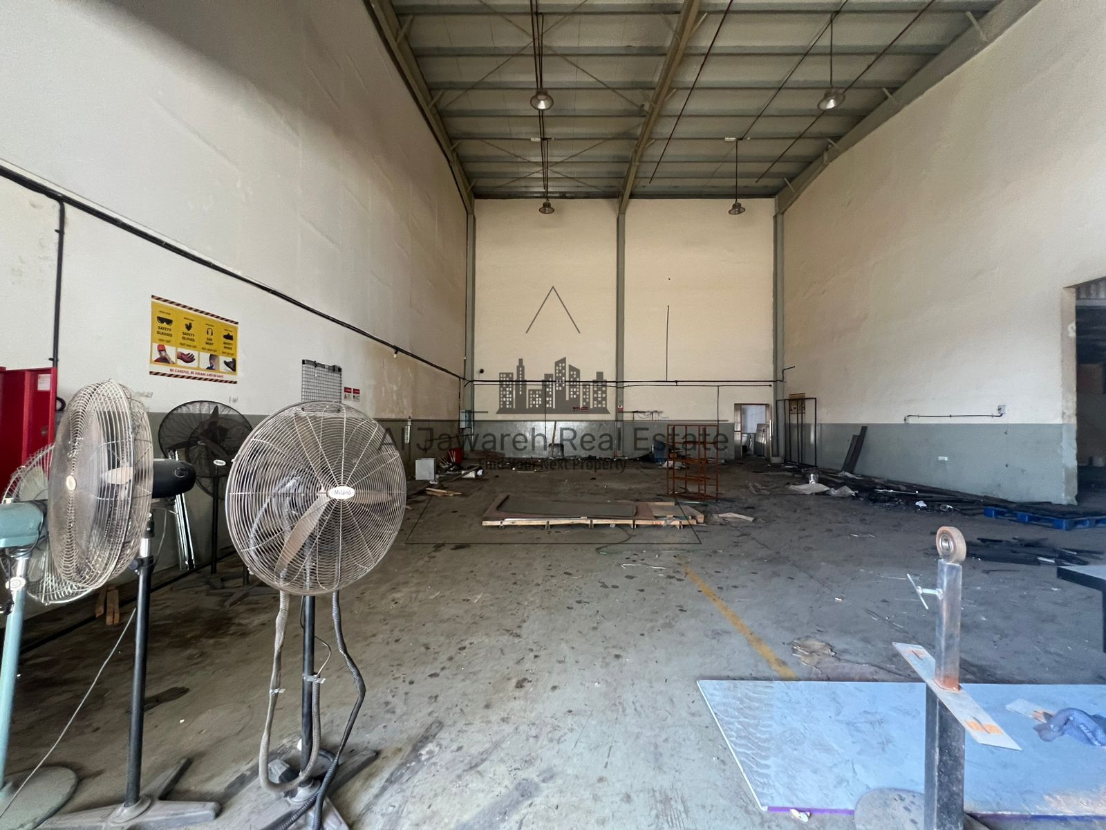 Code 3130 – Annual Rental A fully integrated and highly functional warehouse complex is available for annual rent, ideal for companies, institutions,