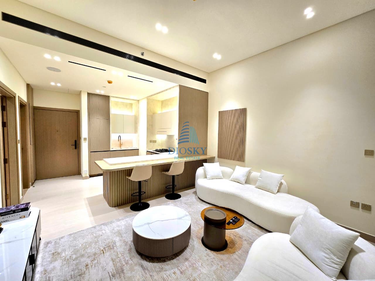 Luxury Living | Fully Furnished | Multiple Cheques