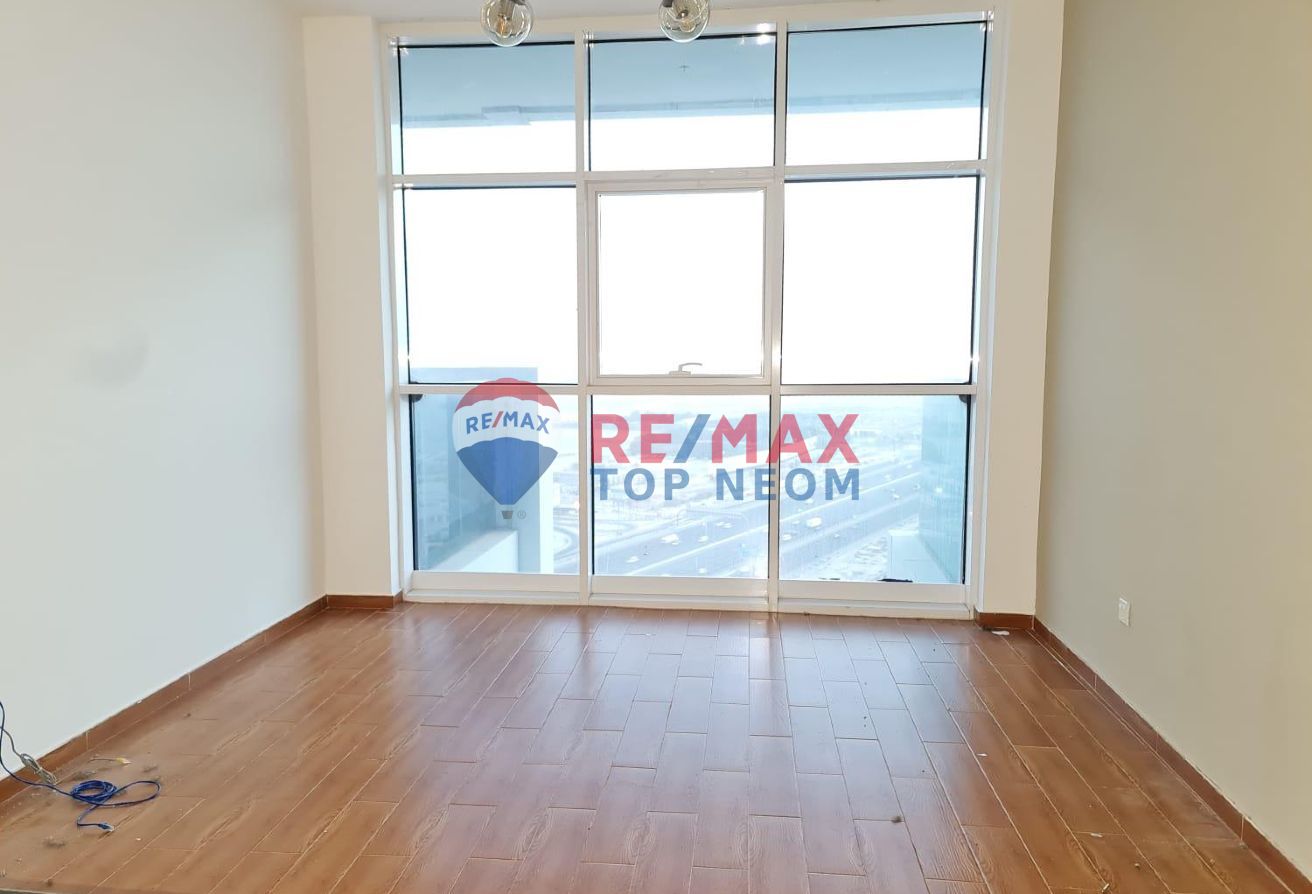 ELEGANTLY | MODERN LIVING | GREAT AMENITIES