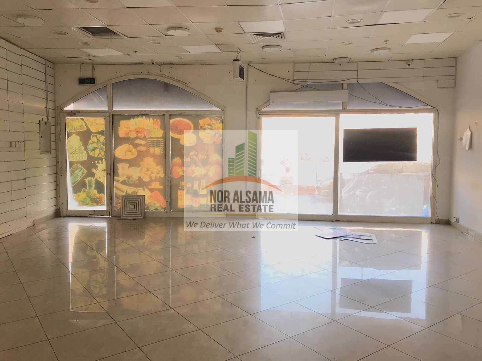 READY SHOP **PRIME LOCATION**BEST PRICE **PARKINGSIDE SHOP