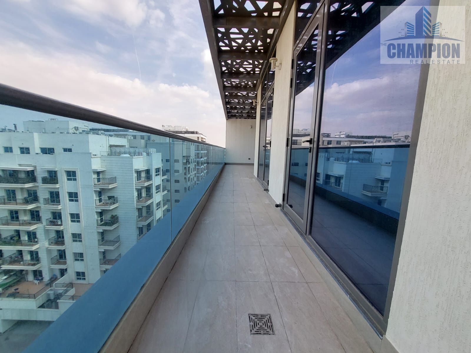 spacious 3bhk plus Maid room plus store plus terrace