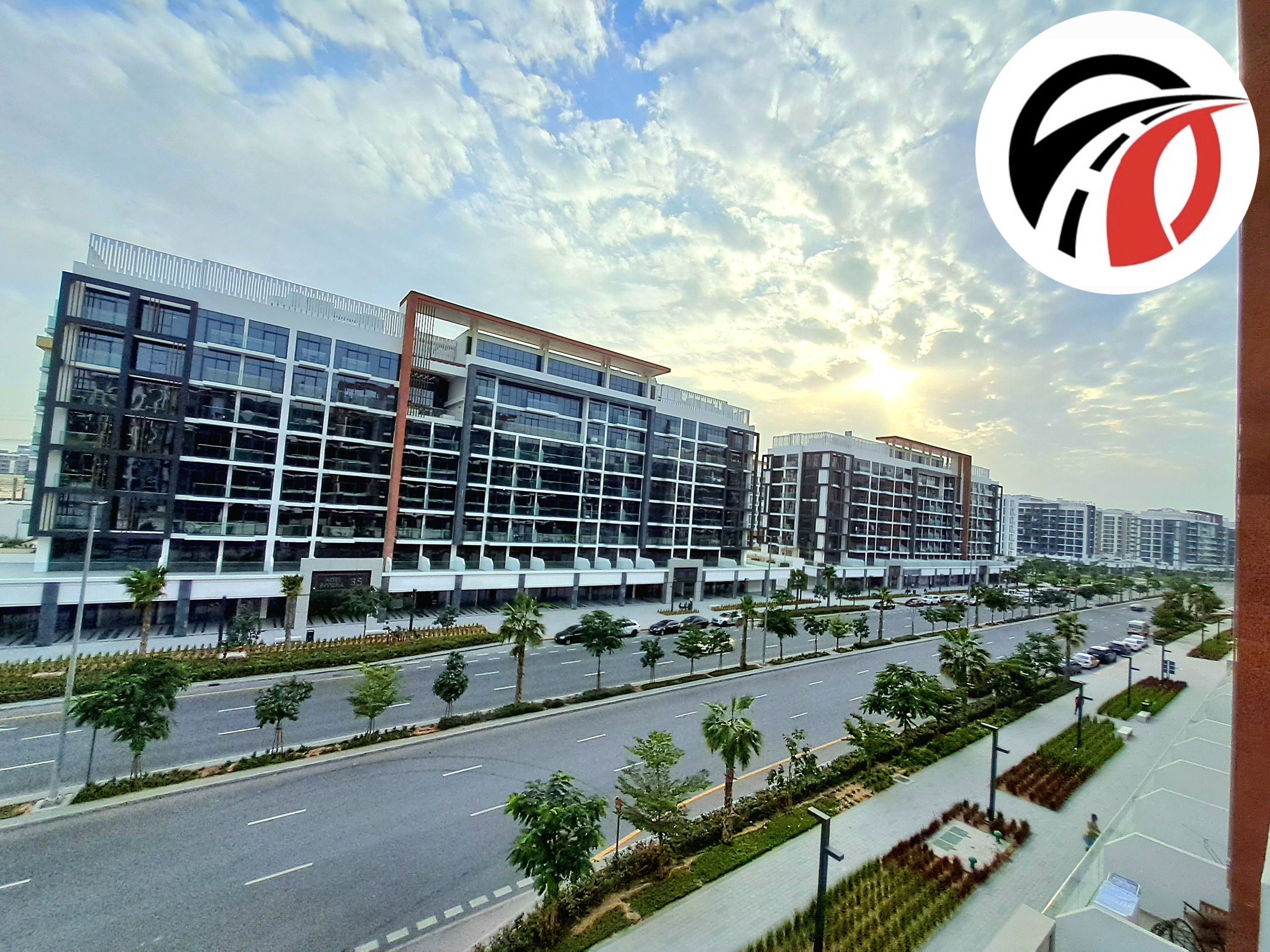 Big size studio / boulevard view / Spacious layout / chiller Free / hot location