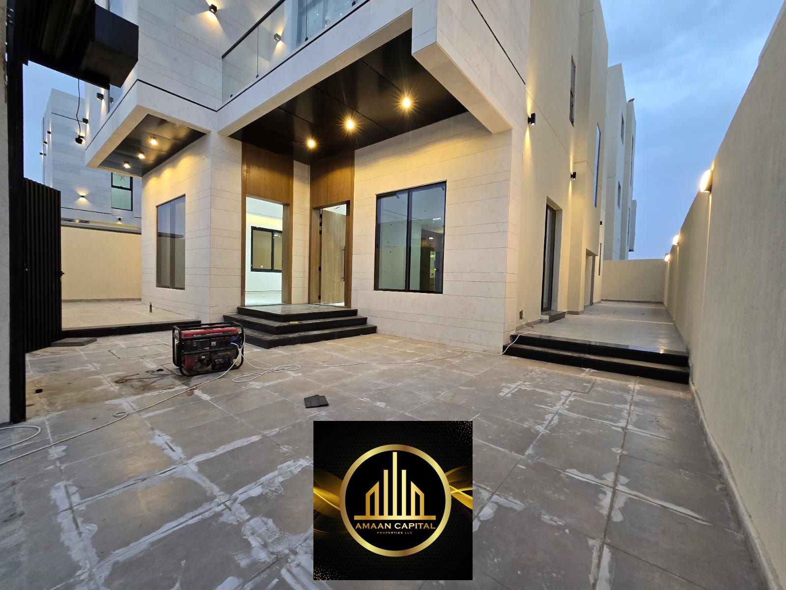 Modern villa in Al-Hadaeq Al-Haliyo project, 5 rooms, first occupancy