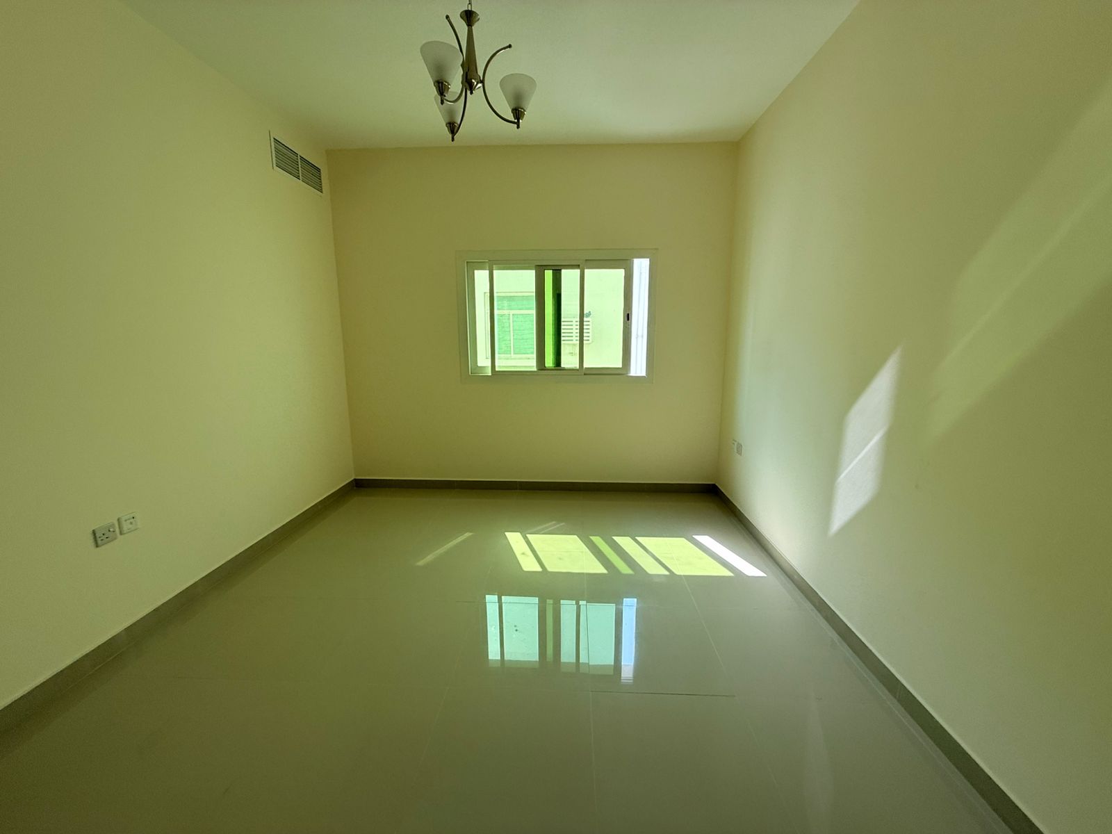 First tenant – Balcony – Central AC – Spacious – Families.