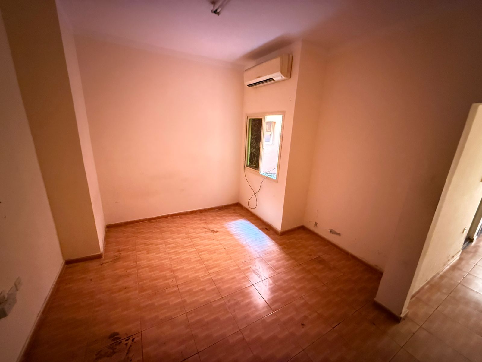 One-bedroom apartment with split air conditioning and excellent space in a prime location in Al Rawda 2, Ajman, in a family building.