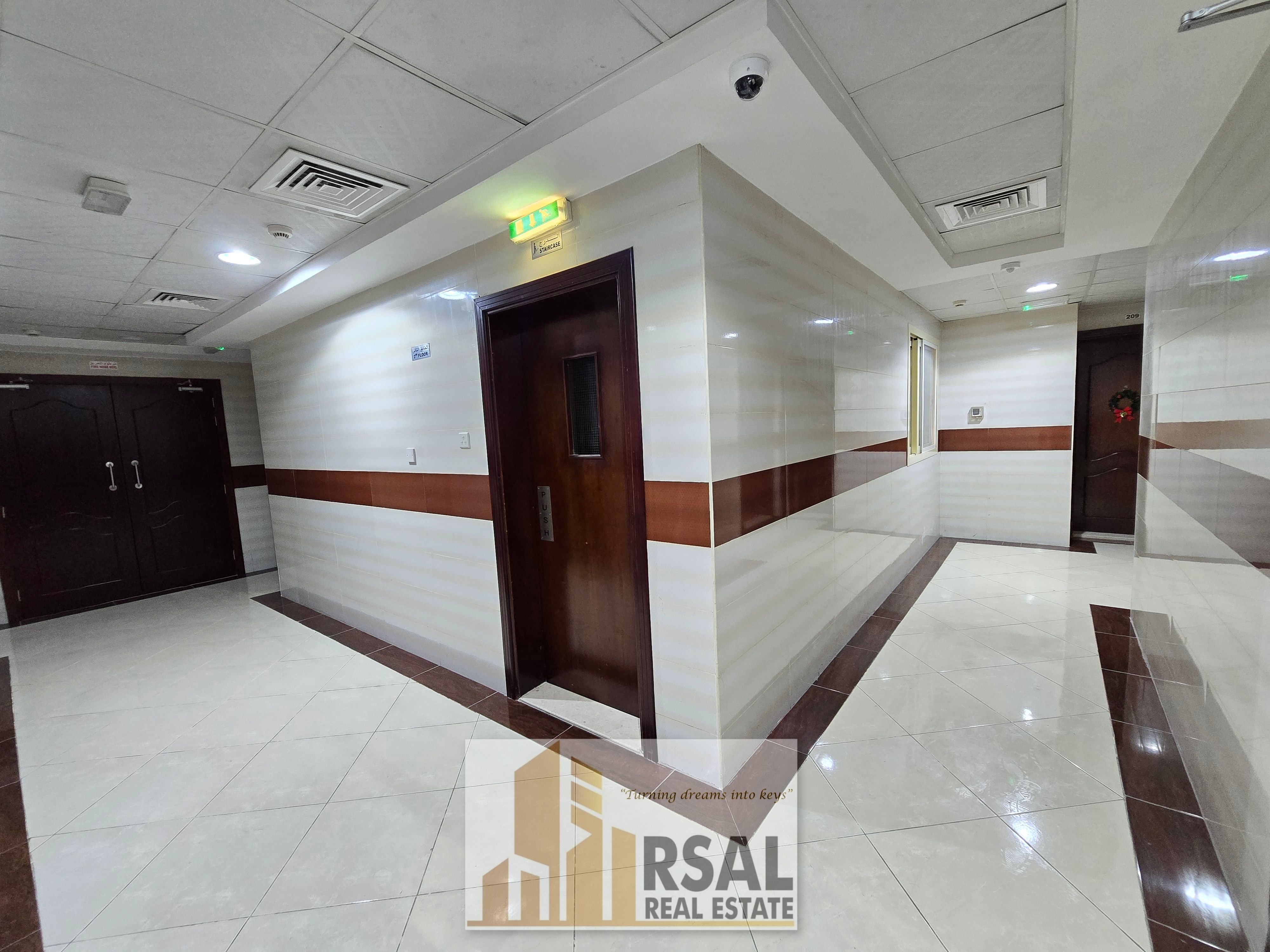 Very Hugh Size Studio apartment like a 1bhk , Saparat kitchen , Prime Location ?