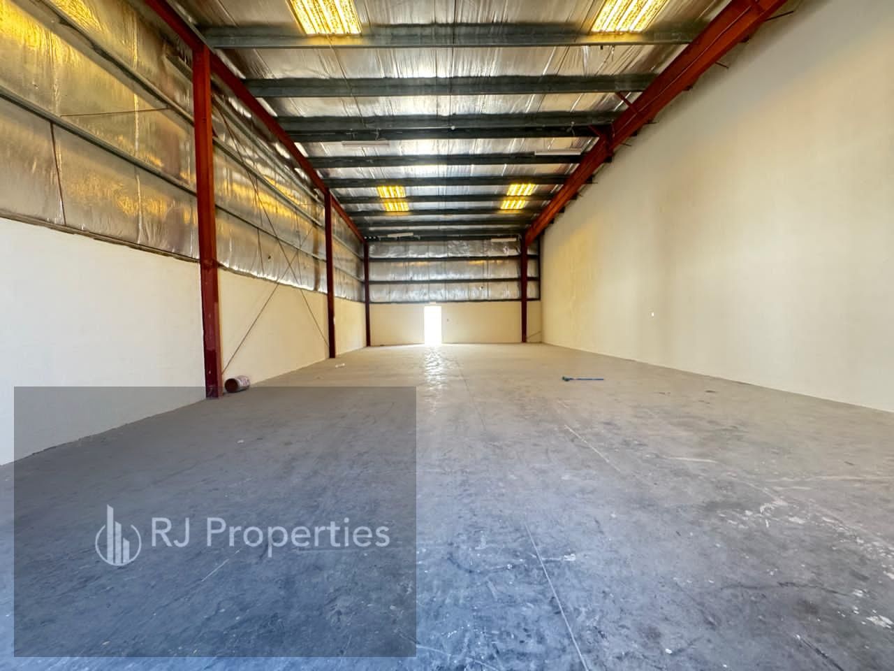LUXURY warehouse for storage very prime lecation business area ready to move only jest 145k
