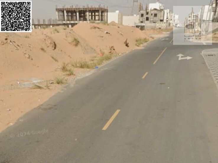 Residential investment land with corner buildings in a prime location