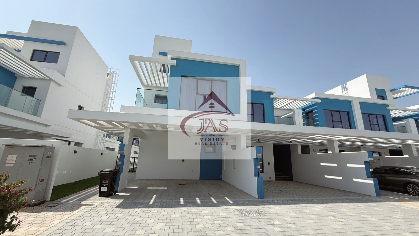 Big Plot | Brand New 5 Bed Townhouse | Private Garden