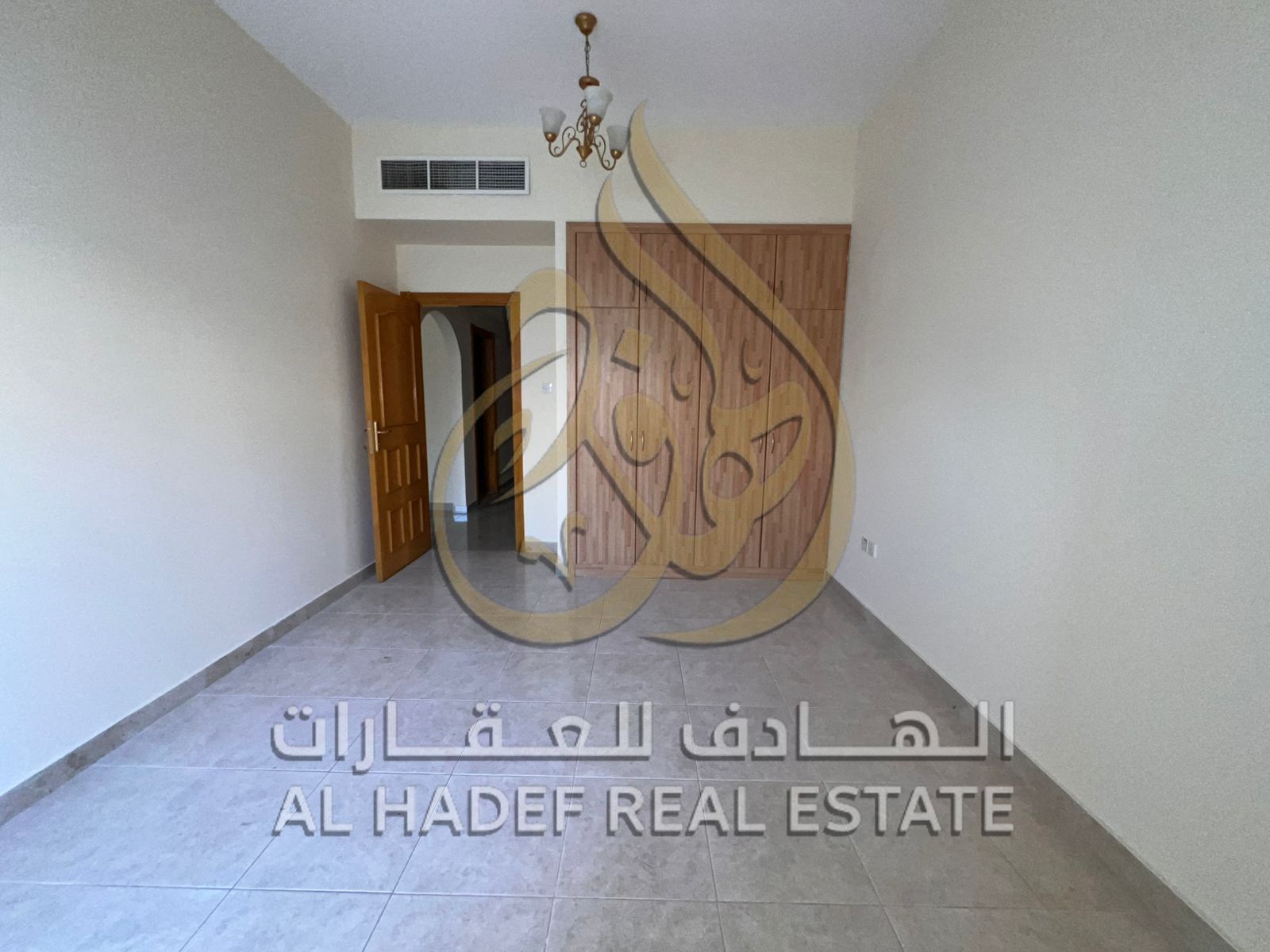 For Annual Rent – Sharjah | Al Qulay’a Area Available apartment with 1 bedroom and a living room, offering a suitable space and a prime location.