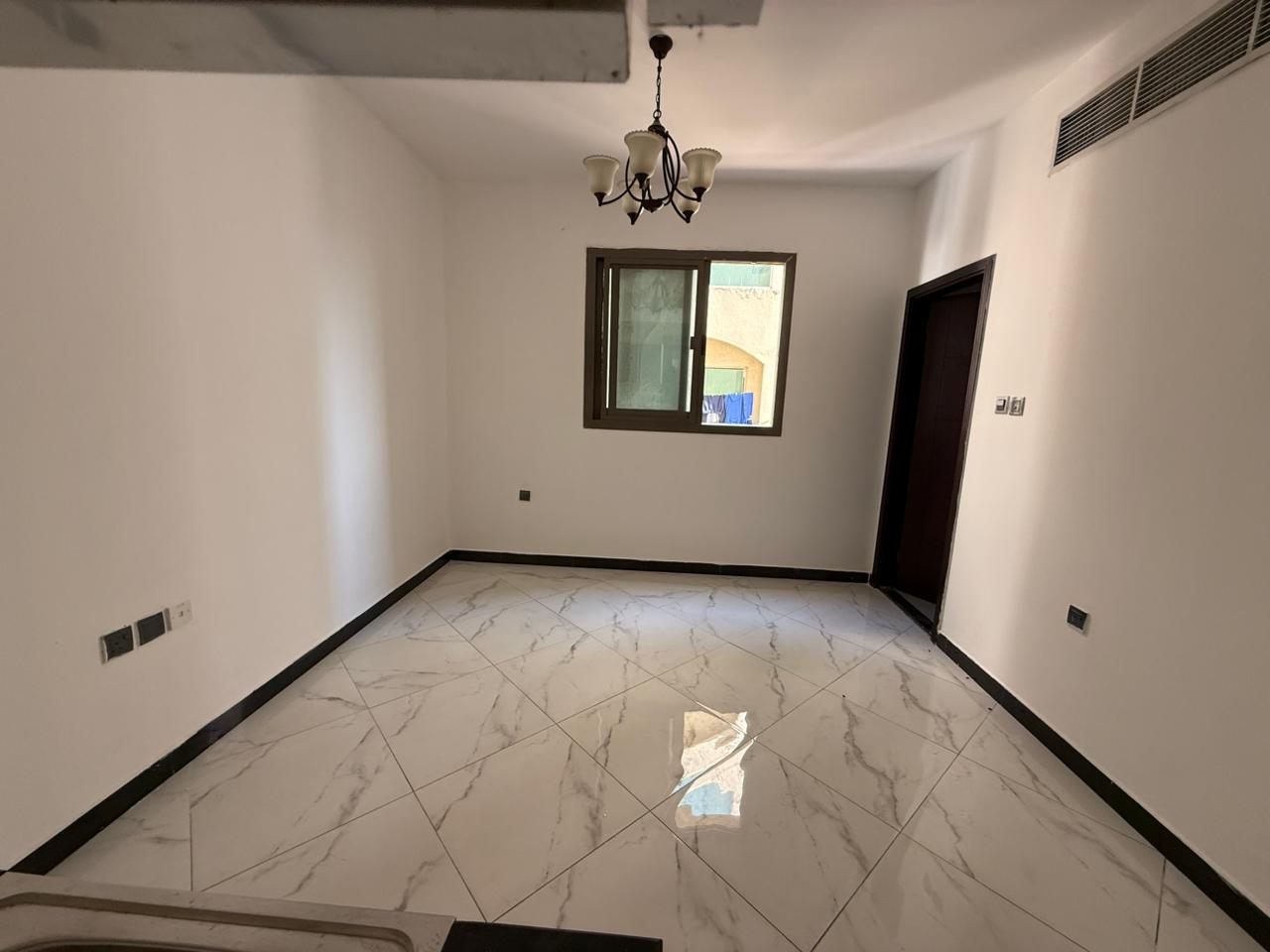 Second-hand apartment at a very high and competitive price in a building designed for families. Studio with central air conditioning and comfortable s