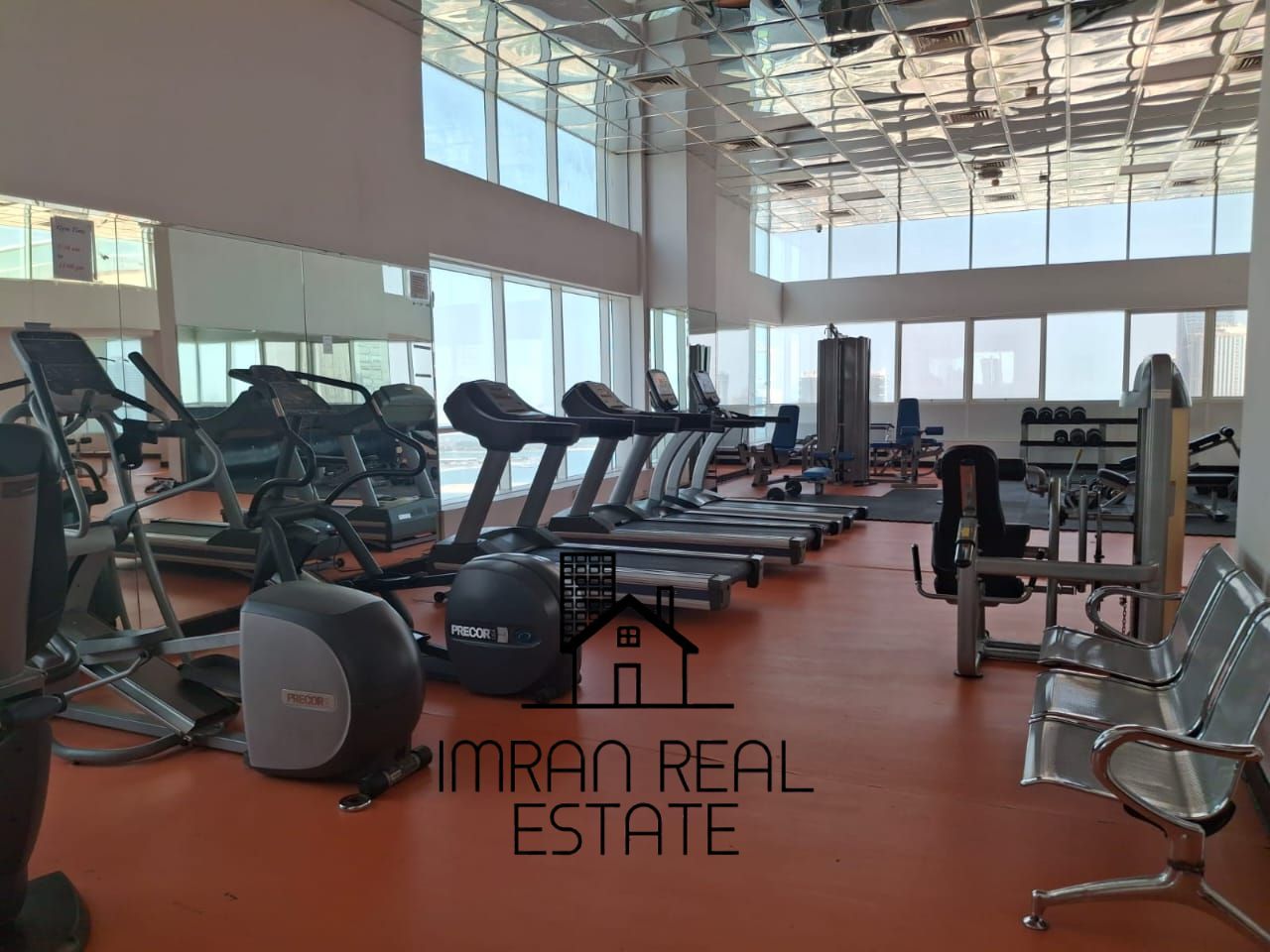 Luxury studio family tower free gym free pool kids playing area