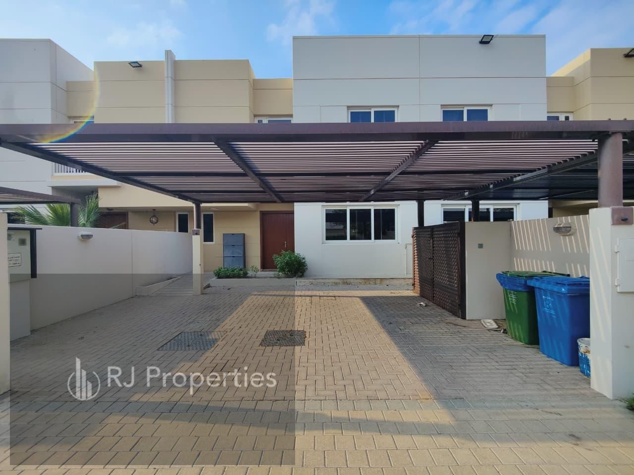LUXURY 4BEDROOM VILLA WITH Pool Maid Room Majlis waderobe parking only jest 200k