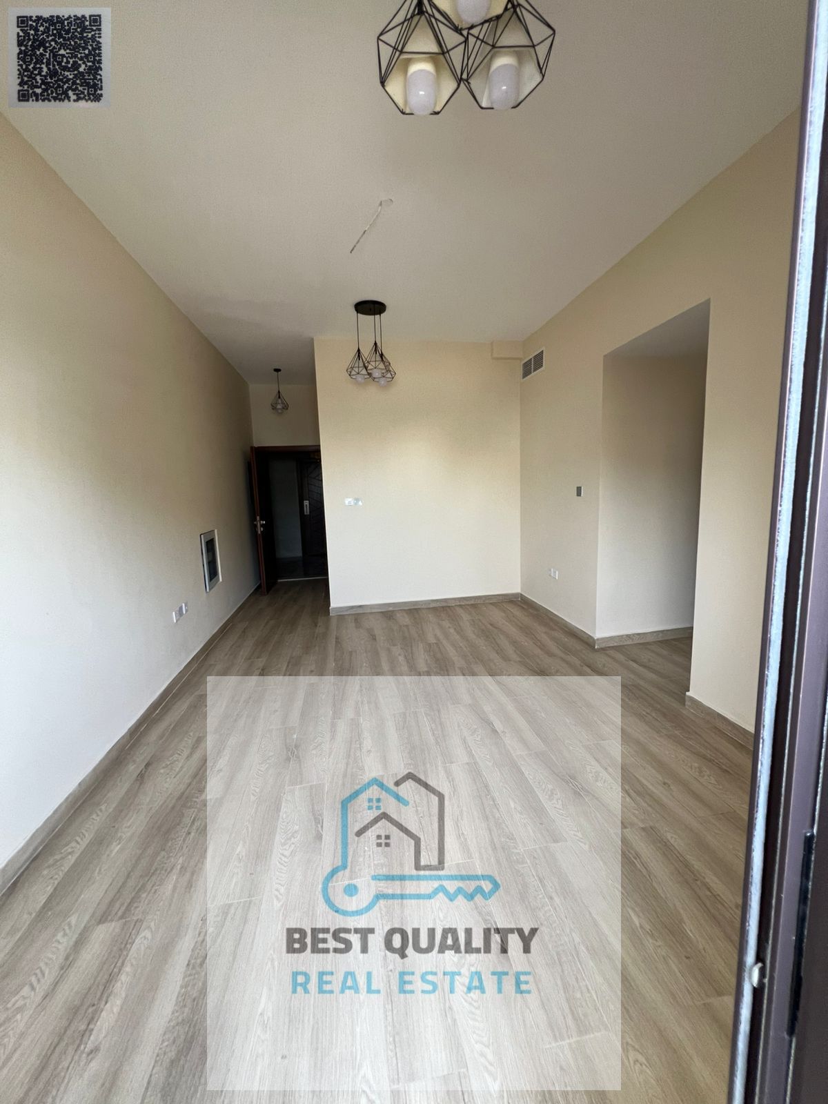 One-bedroom apartment in a vibrant and well-serviced location, ideal for quiet living and close to all daily