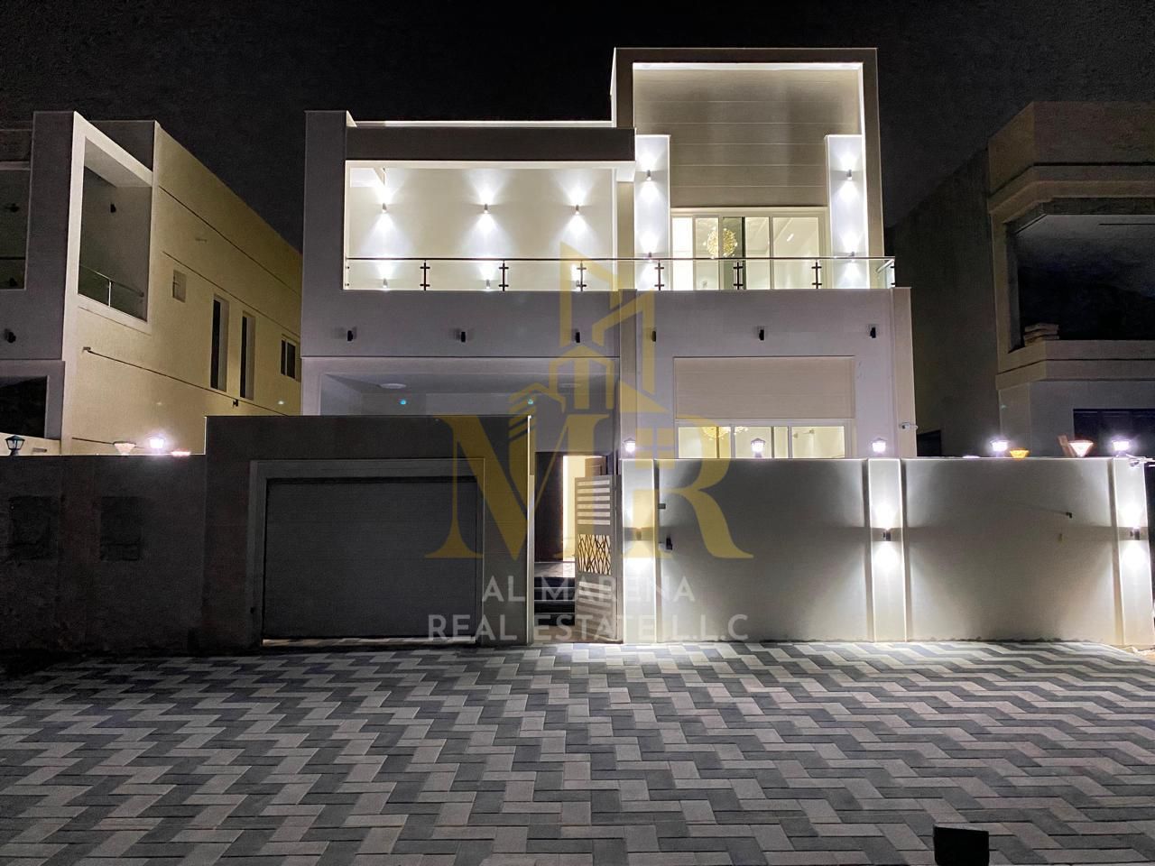 For sale in Al Helio 2, Ajman: A villa with 5 master bedrooms, a majlis, a living room, a spacious kitchen, and a maid's room.