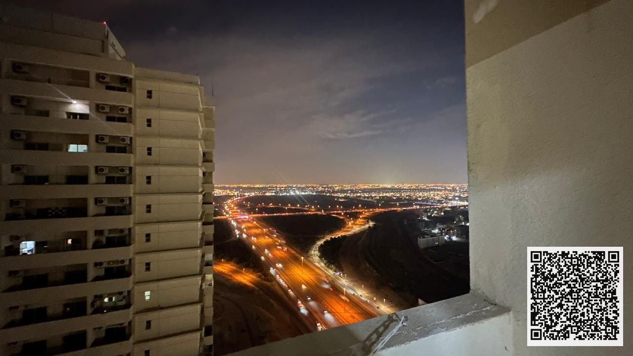 Ellis Towers Area: 1,040 sq. ft. Open view 35th floor Price: AED 320,000