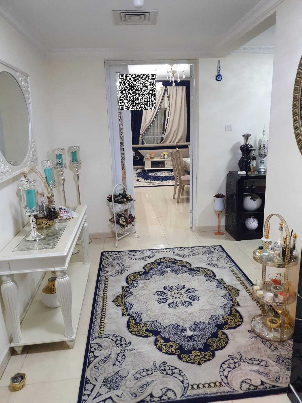 Two bedrooms and a living room for sale, overlooking the creek and the garden, furnished.